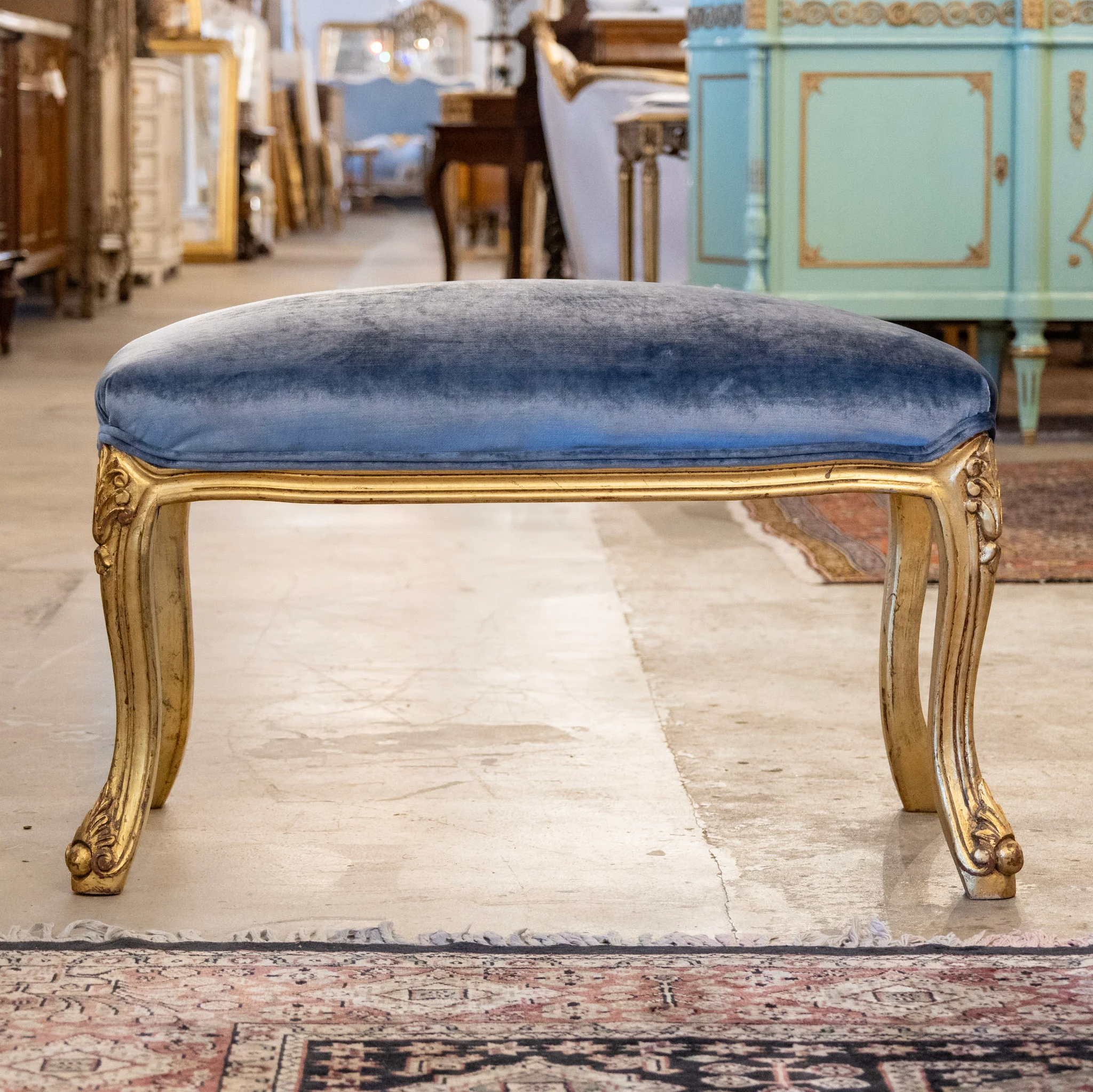 Louis XV Bench – Gilded Trim & Cabriole Legs in Dark Blue Velvet - Image 2
