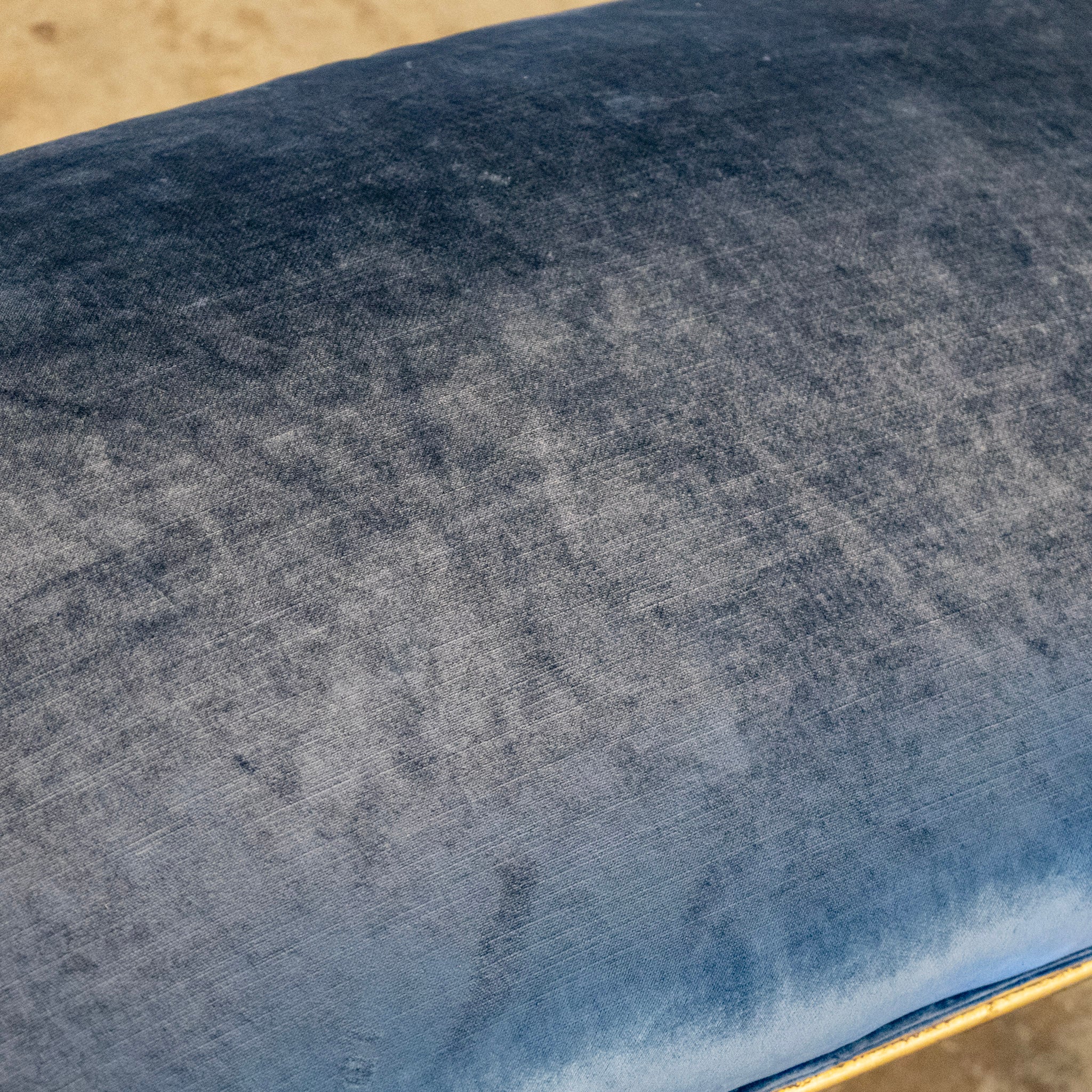 Louis XV Bench – Gilded Trim & Cabriole Legs in Dark Blue Velvet - Image 4