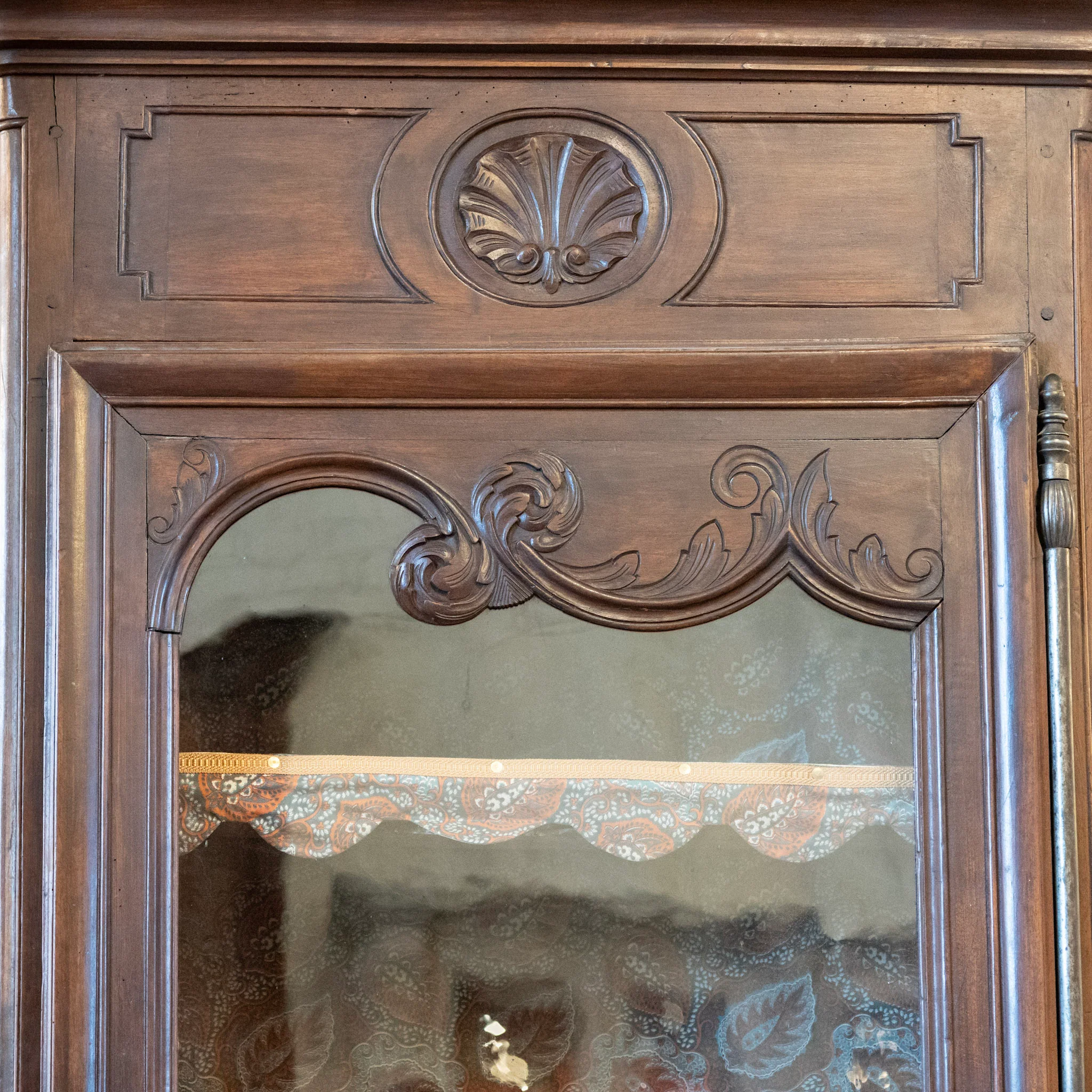 Louis XV Cabinet – Carved Shell & Glass Door with Original Upholstery - Image 10