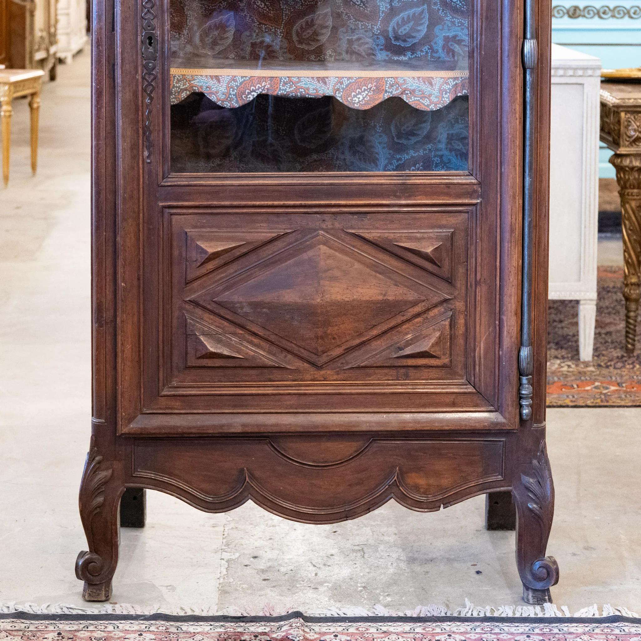 Louis XV Cabinet – Carved Shell & Glass Door with Original Upholstery - Image 5