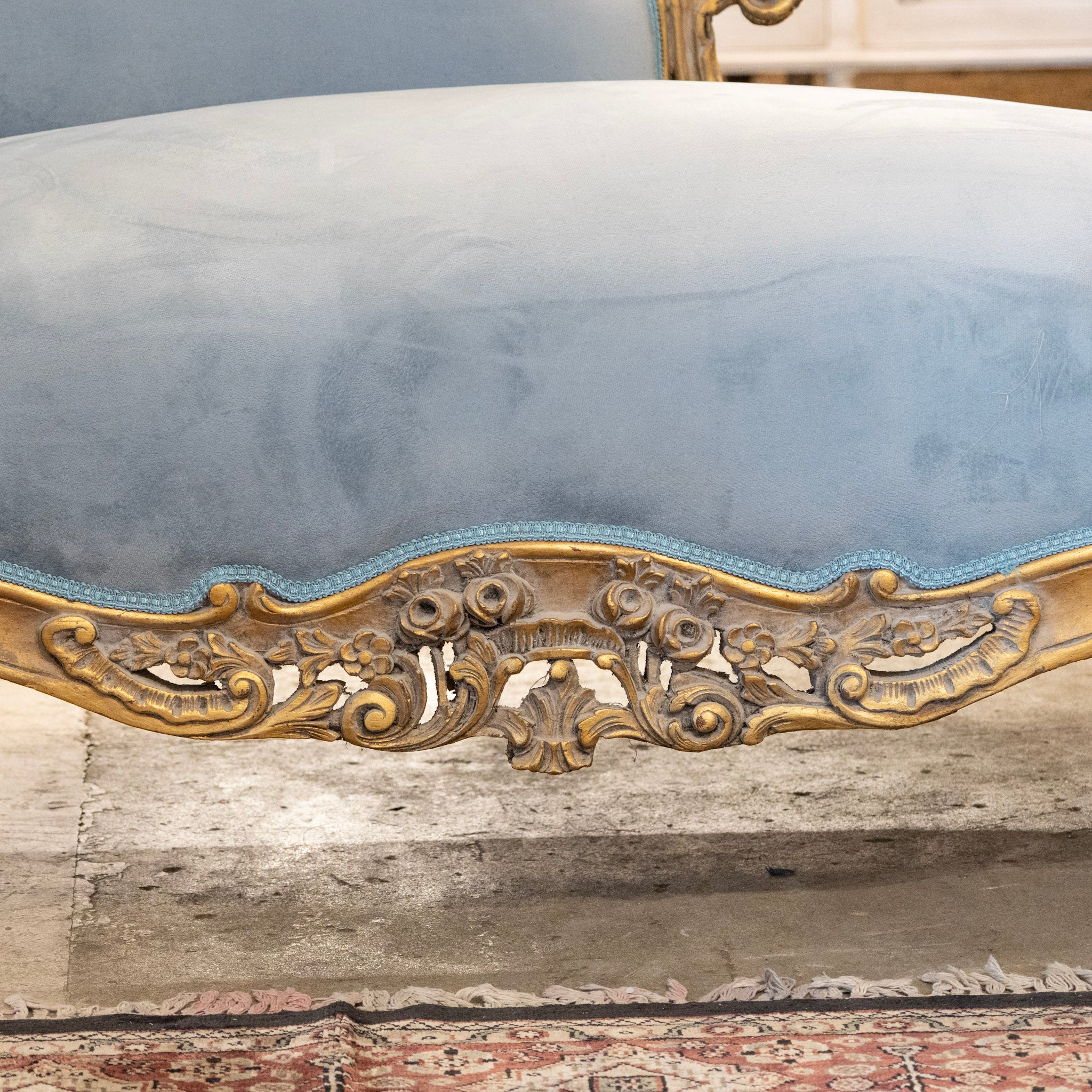 Louis XV Chaise Lounge – Gilded Carved Frame with Blue Velvet Upholstery - Image 3