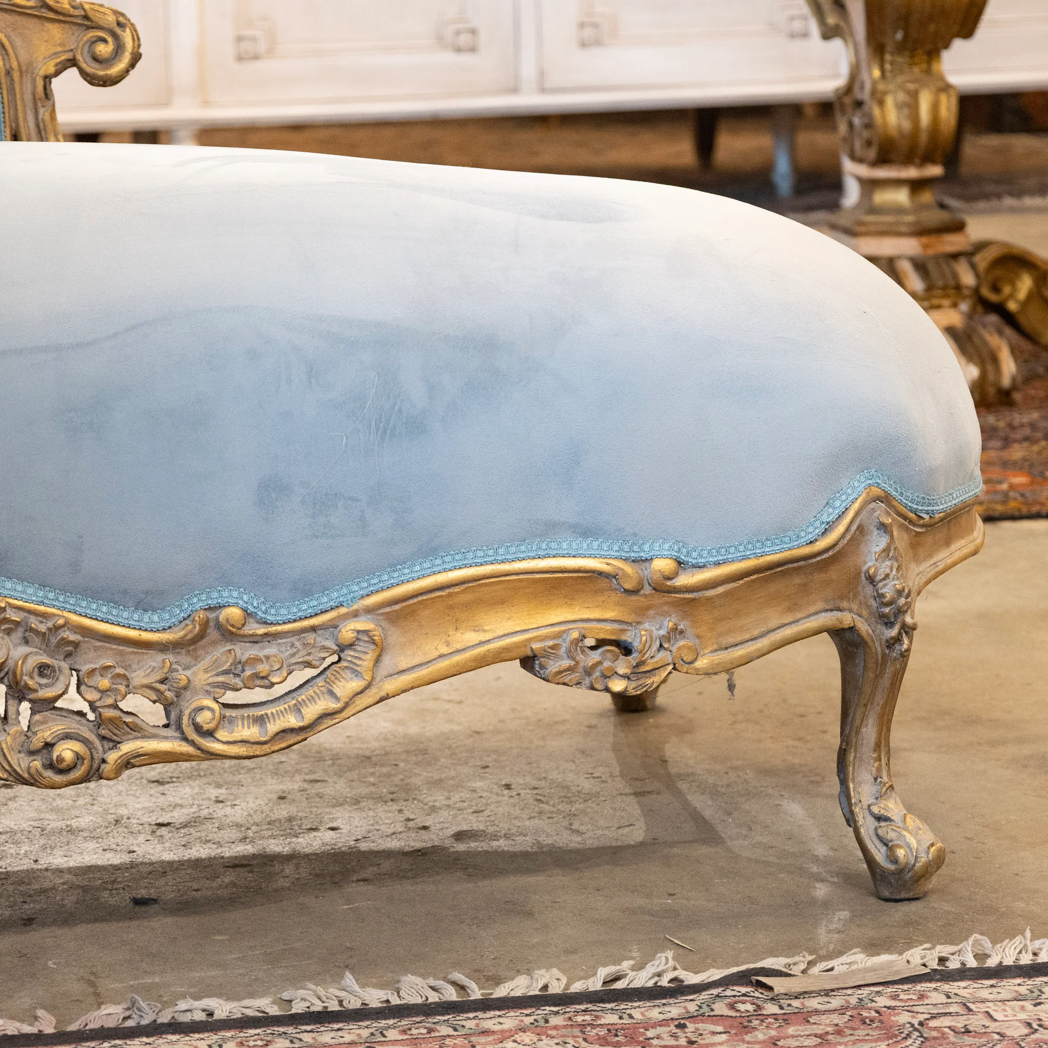 Louis XV Chaise Lounge – Gilded Carved Frame with Blue Velvet Upholstery - Image 4