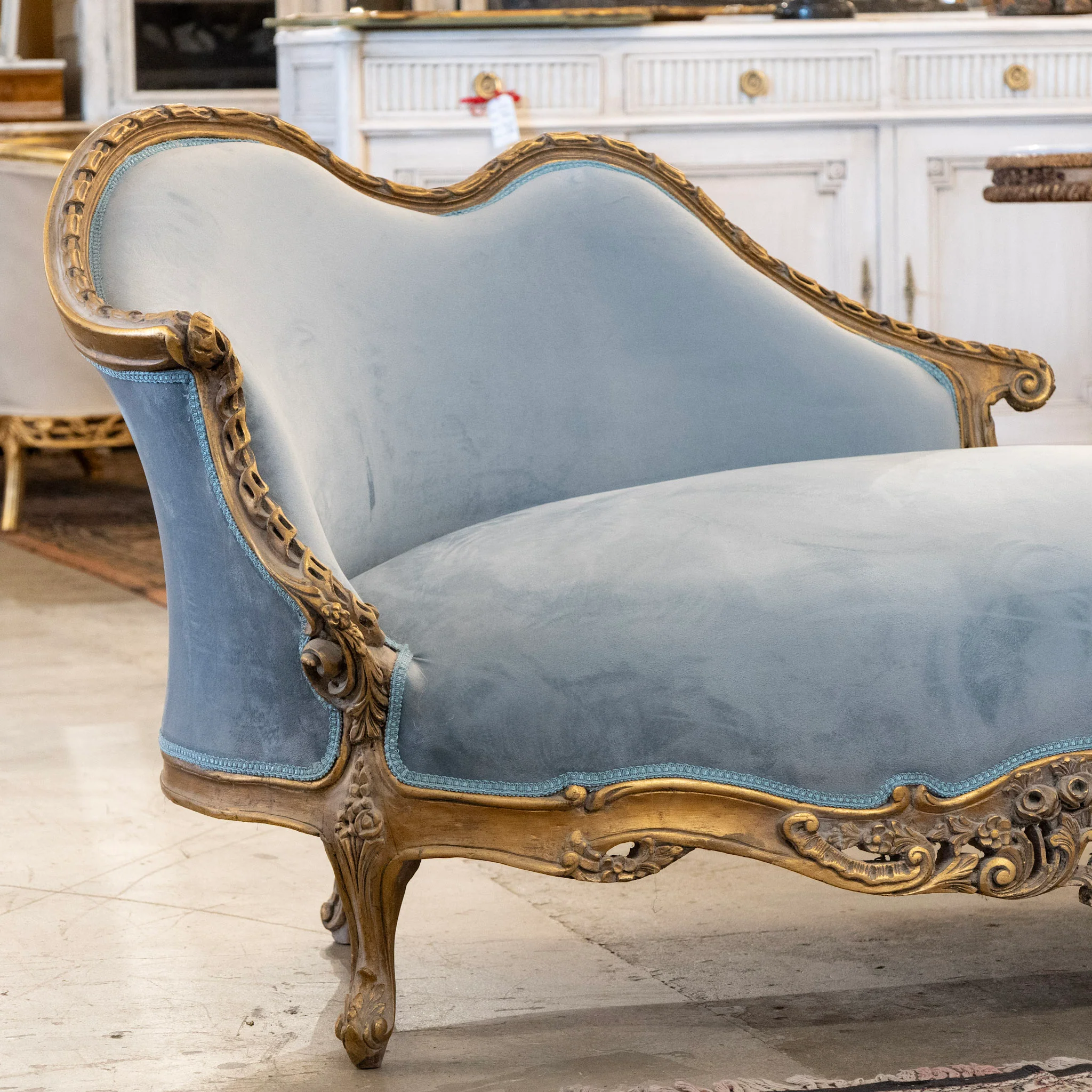 Louis XV Chaise Lounge – Gilded Carved Frame with Blue Velvet Upholstery - Image 6