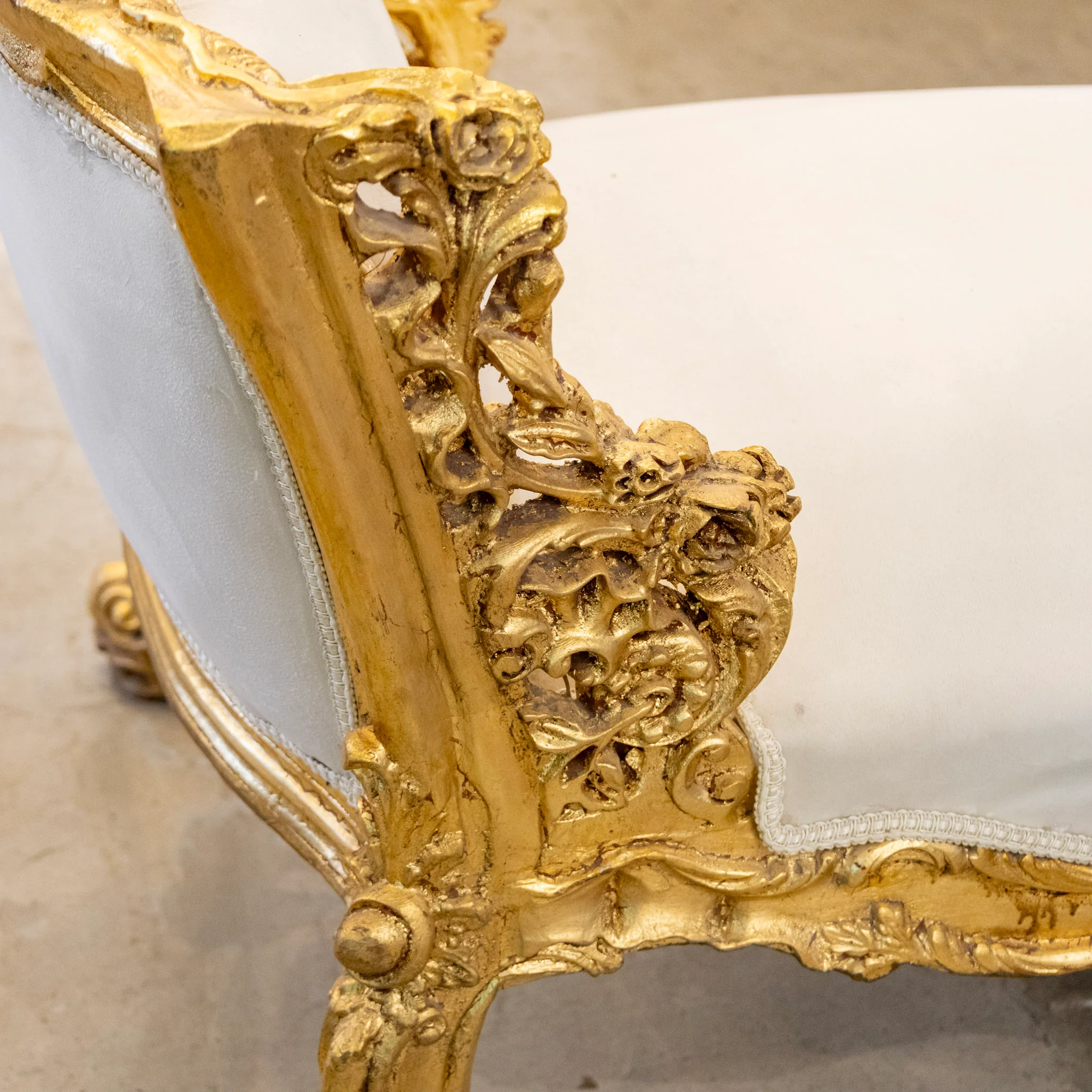 Louis XV Gilded Arm Bench – Floral Carved Frame in Soft White Velvet - Image 8