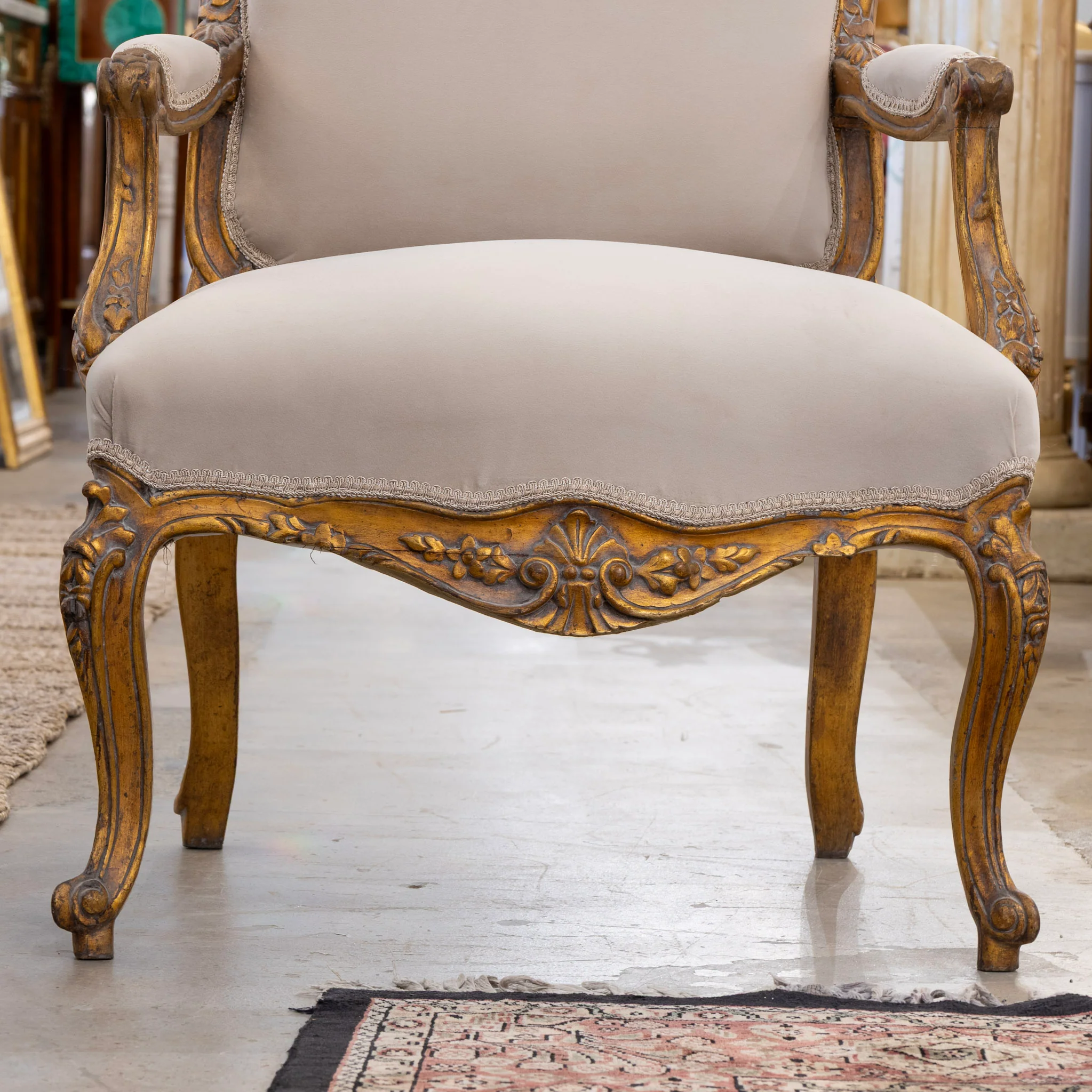 Louis XV Gilded Armchair – Off-White Velvet Upholstery - Image 4