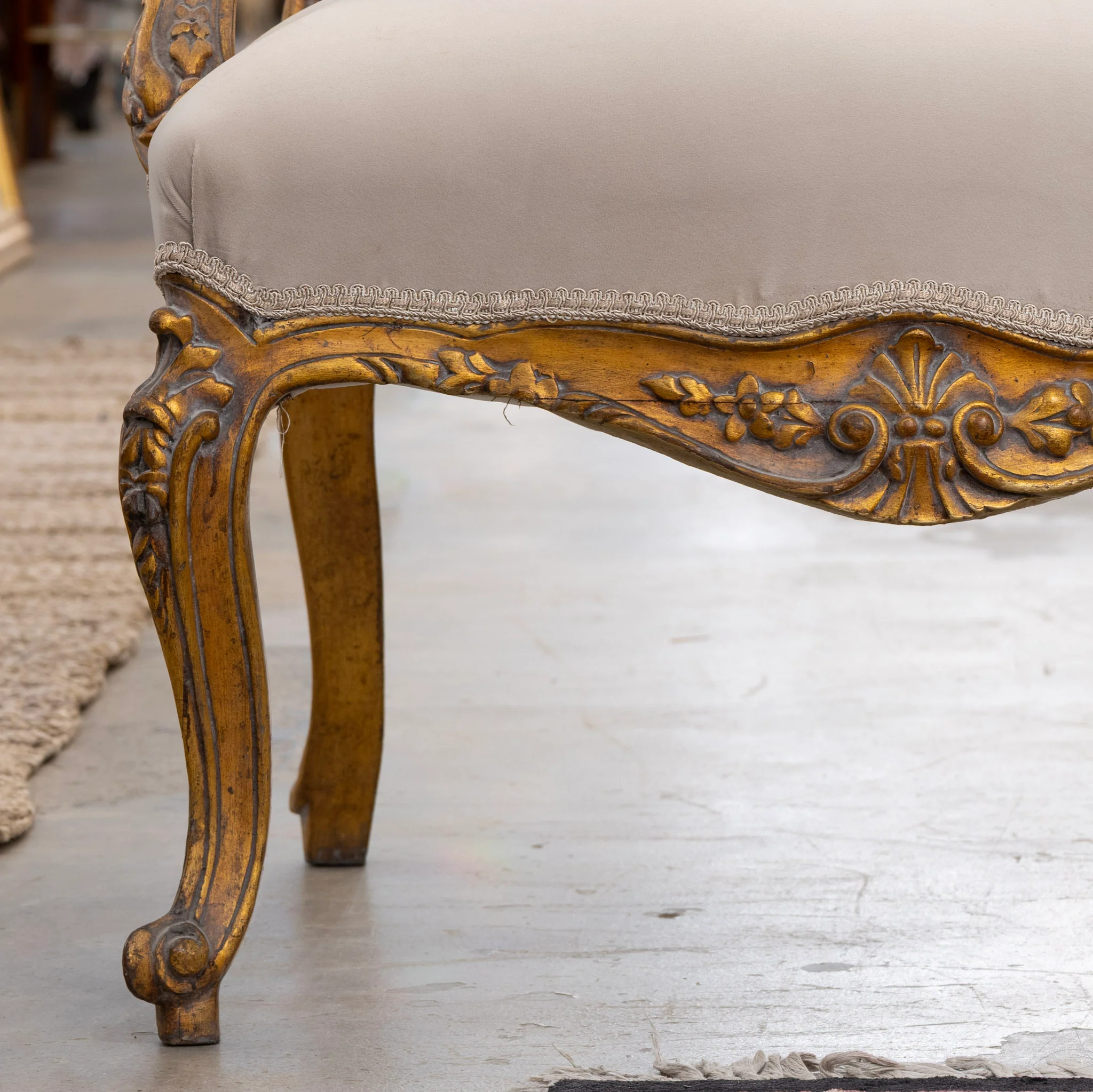 Louis XV Gilded Armchair – Off-White Velvet Upholstery - Image 6