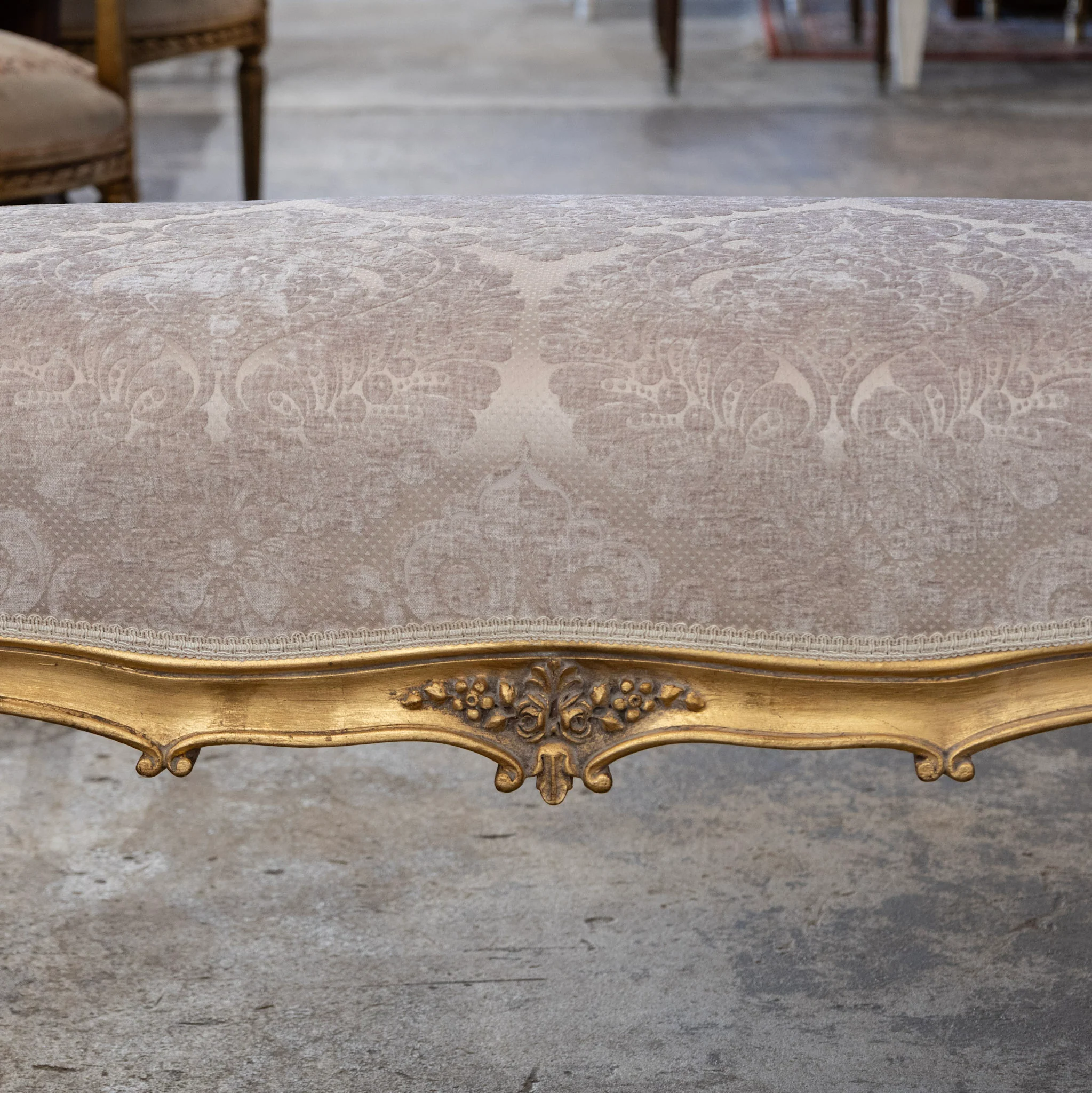 Louis XV Gilded Bench – Taupe Damask Upholstery - Image 5