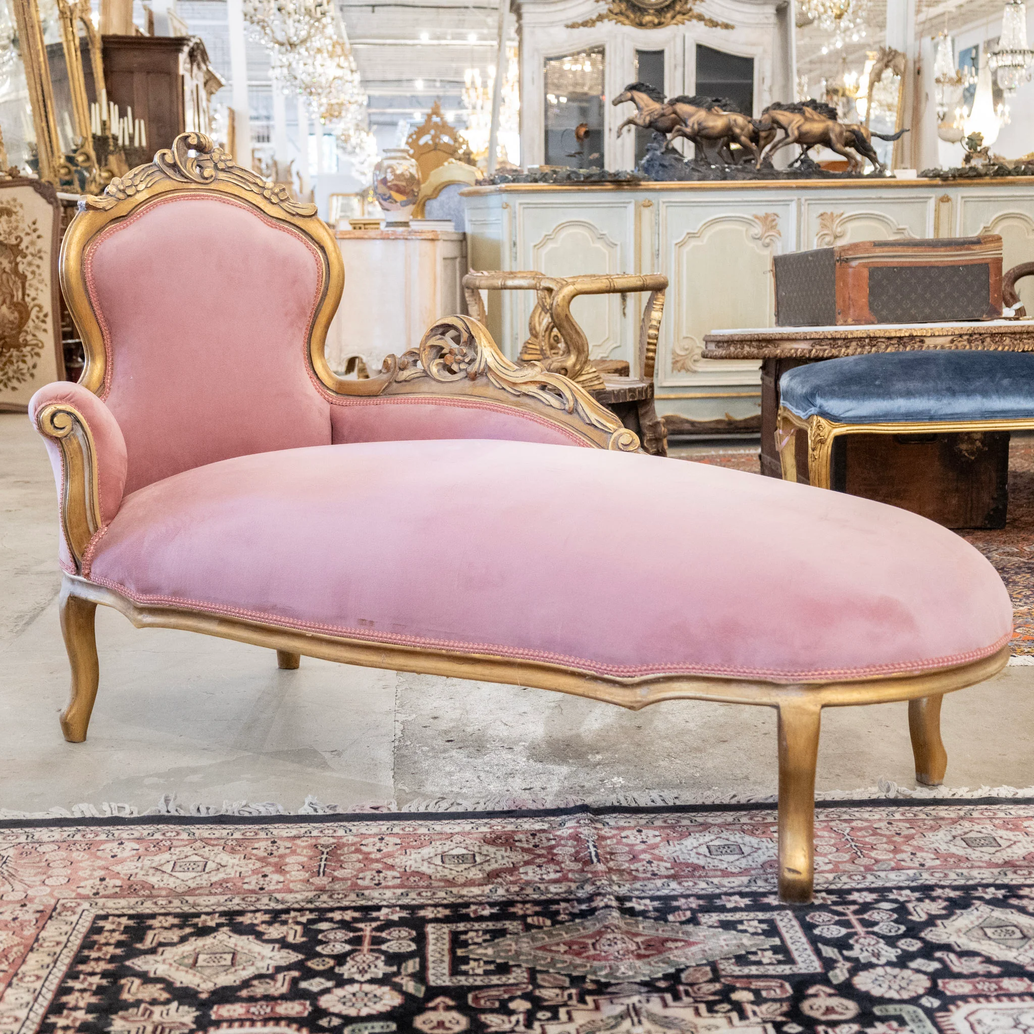 Louis XV Gilded Carved Chaise Lounge – Pink Velvet Upholstery - Image 4
