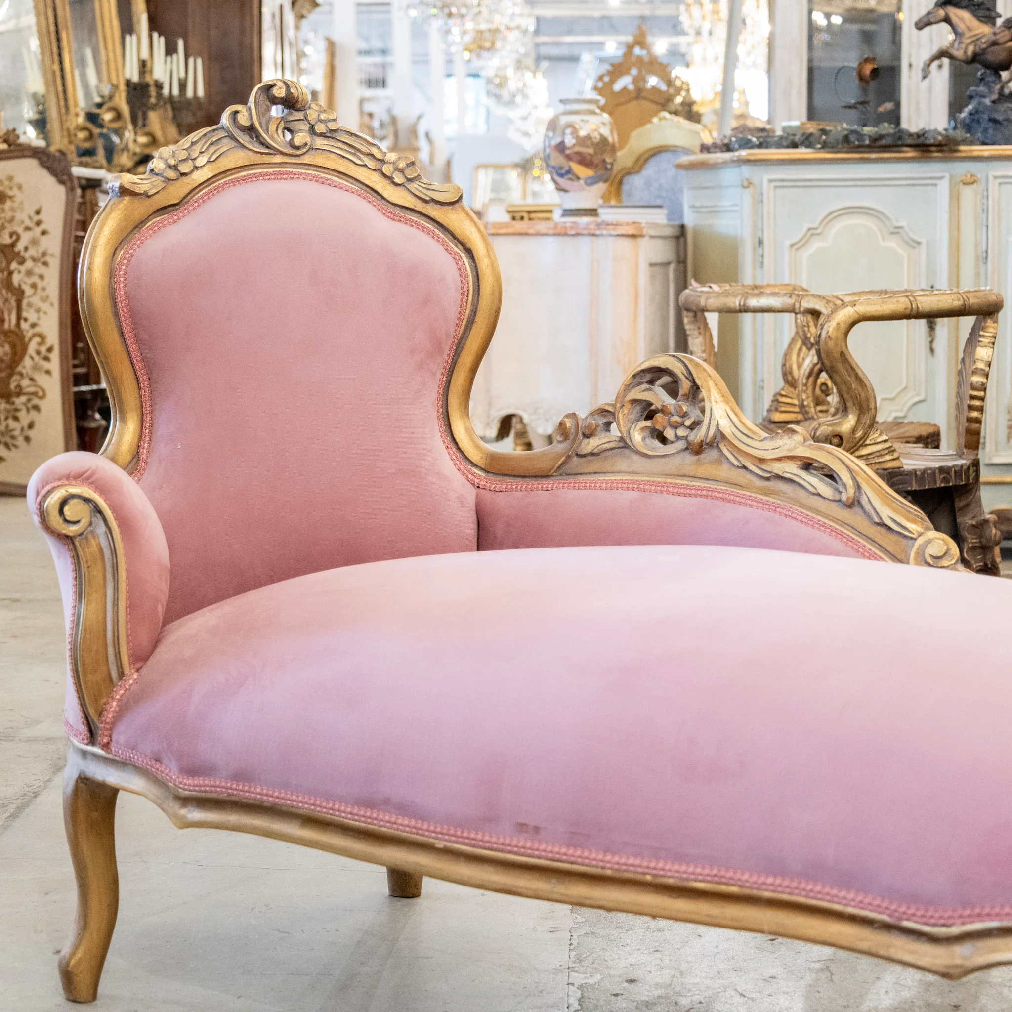 Louis XV Gilded Carved Chaise Lounge – Pink Velvet Upholstery - Image 5
