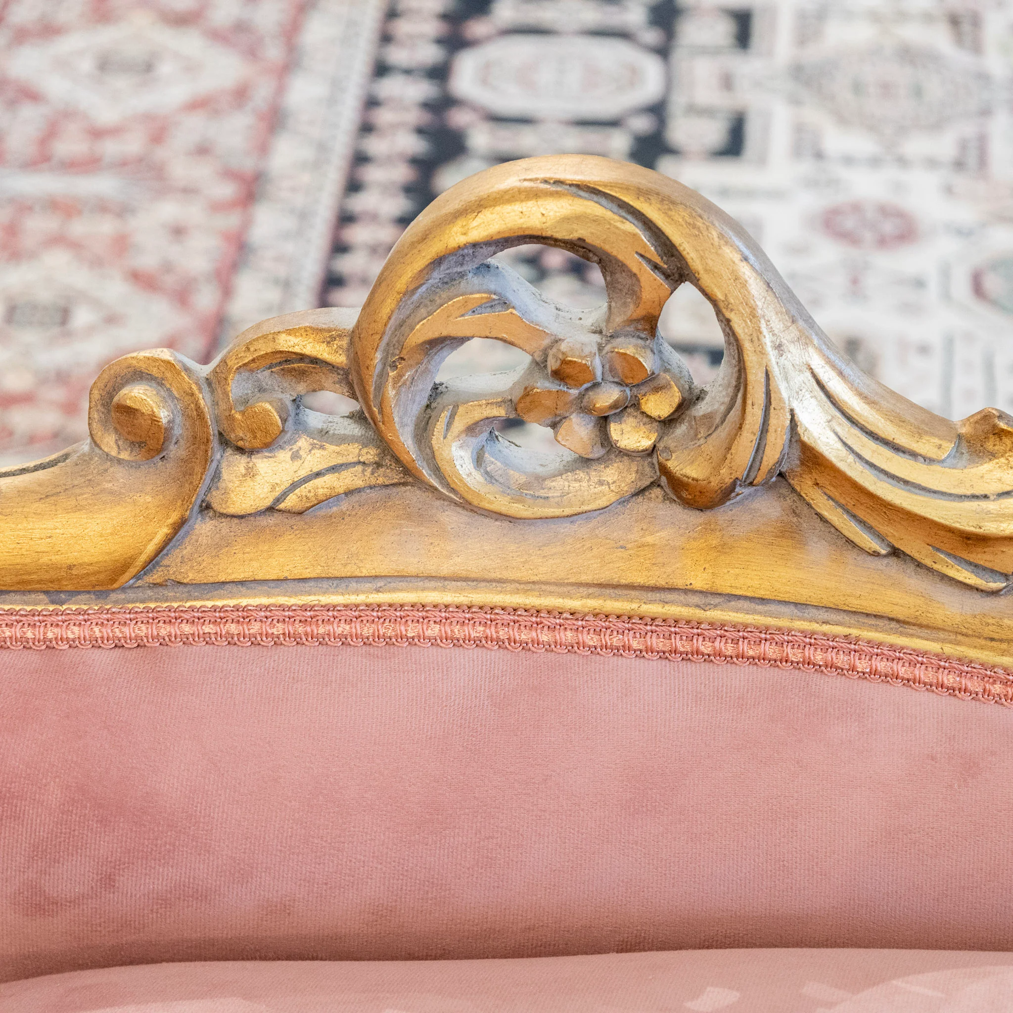 Louis XV Gilded Carved Chaise Lounge – Pink Velvet Upholstery - Image 6