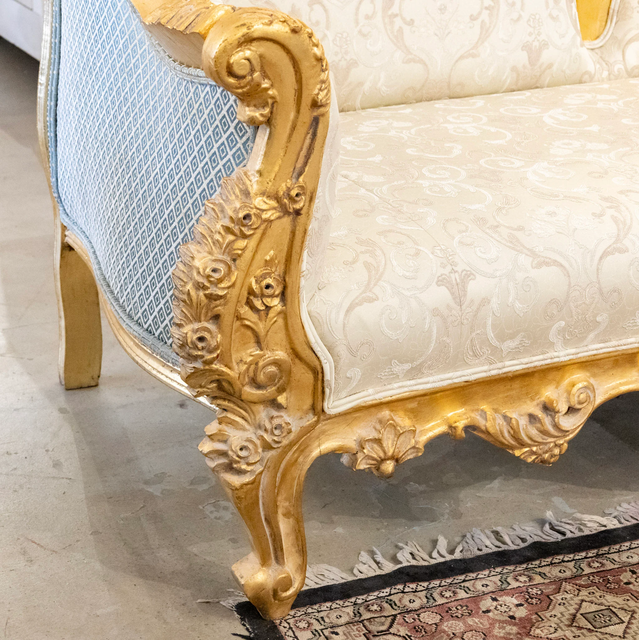 Louis XV Gilded Ornate Sofa – White Silk-Weave Upholstery with Carvings - Image 8