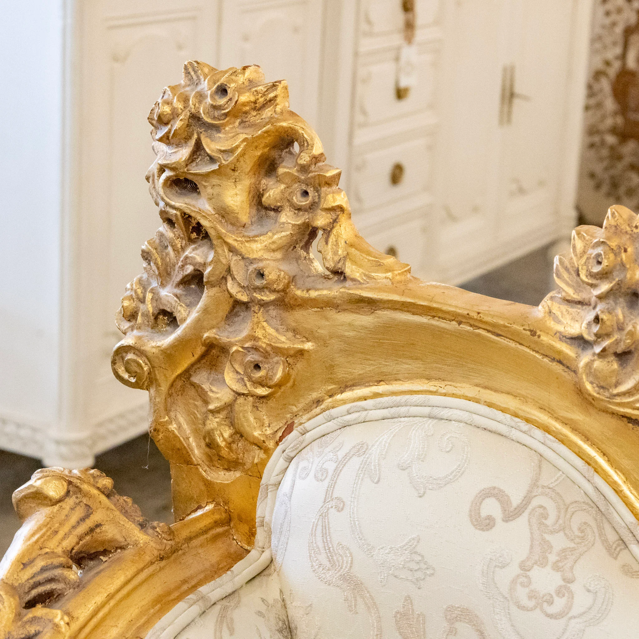 Louis XV Gilded Ornate Sofa – White Silk-Weave Upholstery with Carvings - Image 9