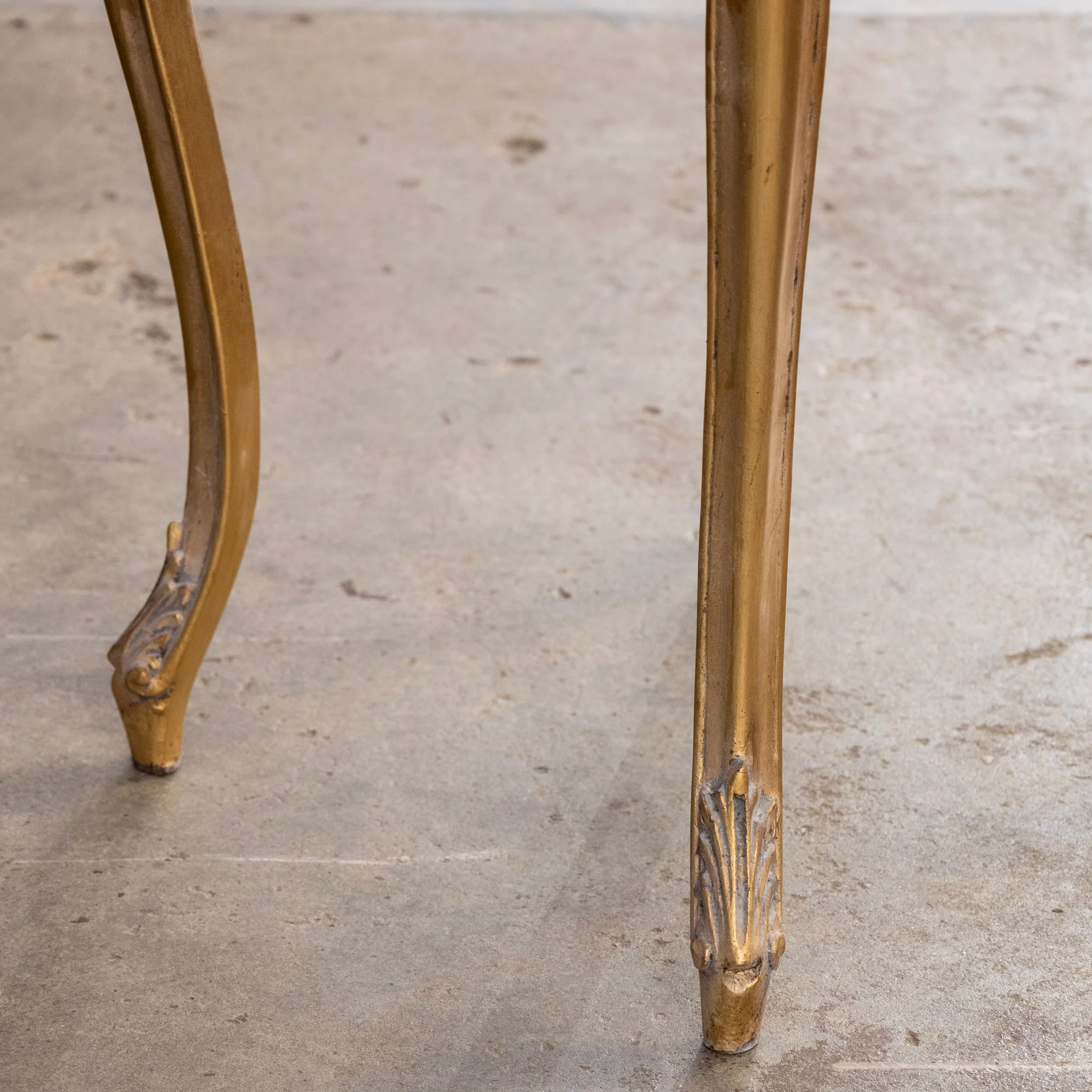 Louis XV Gilded Side Table – Cabriole Legs & White Marble Top - Image 5