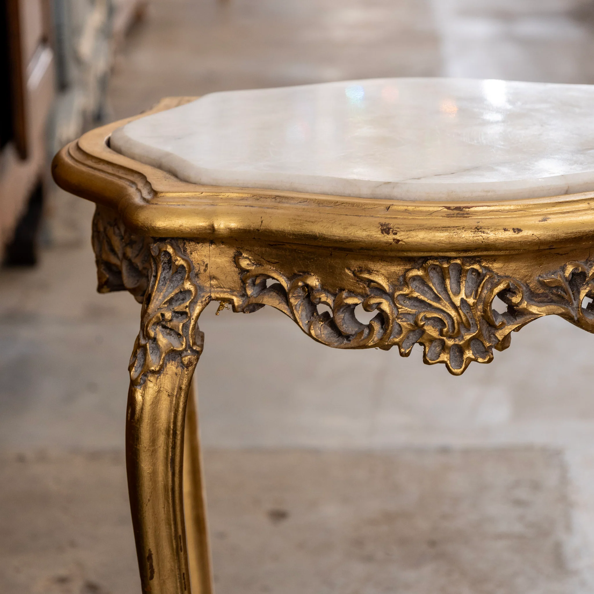 Louis XV Gilded Side Table – Carved Shell & White Marble Top - Image 4
