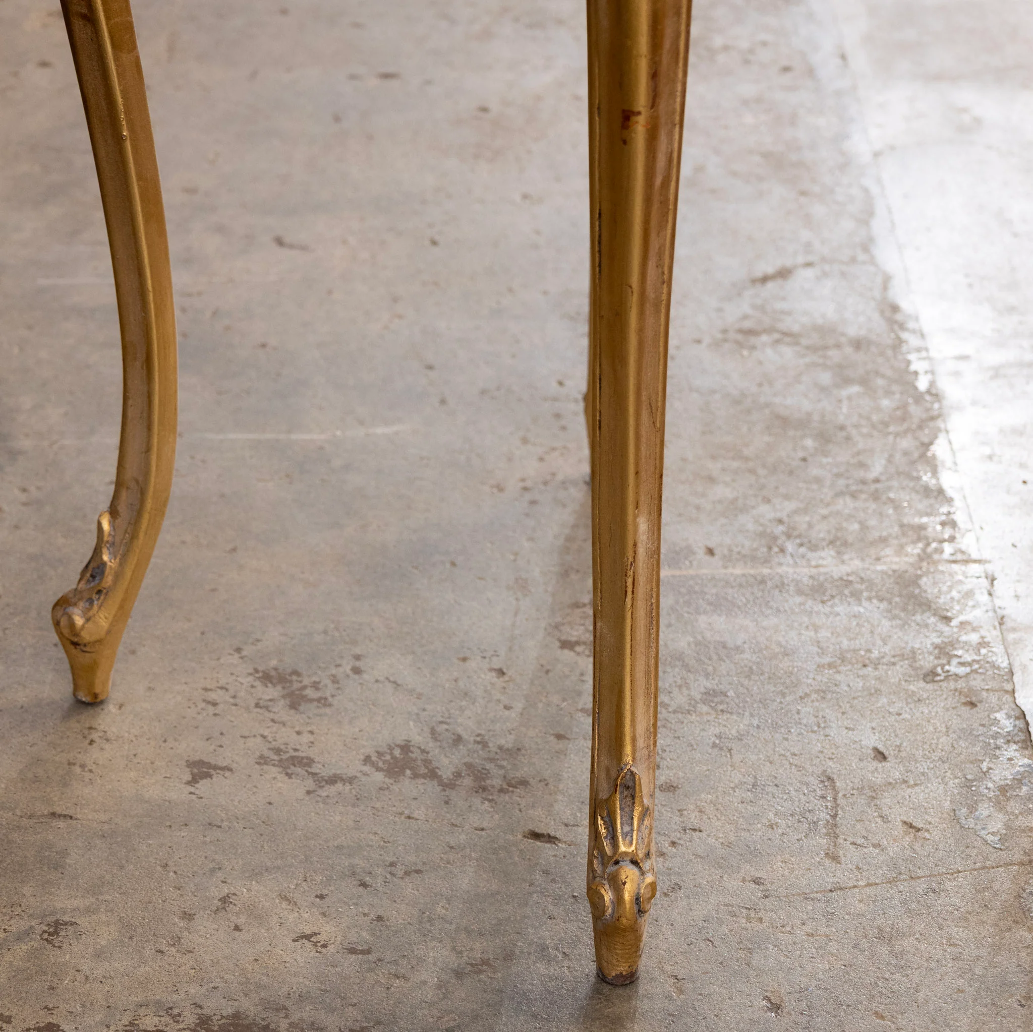 Louis XV Gilded Side Table – Carved Shell & White Marble Top - Image 6