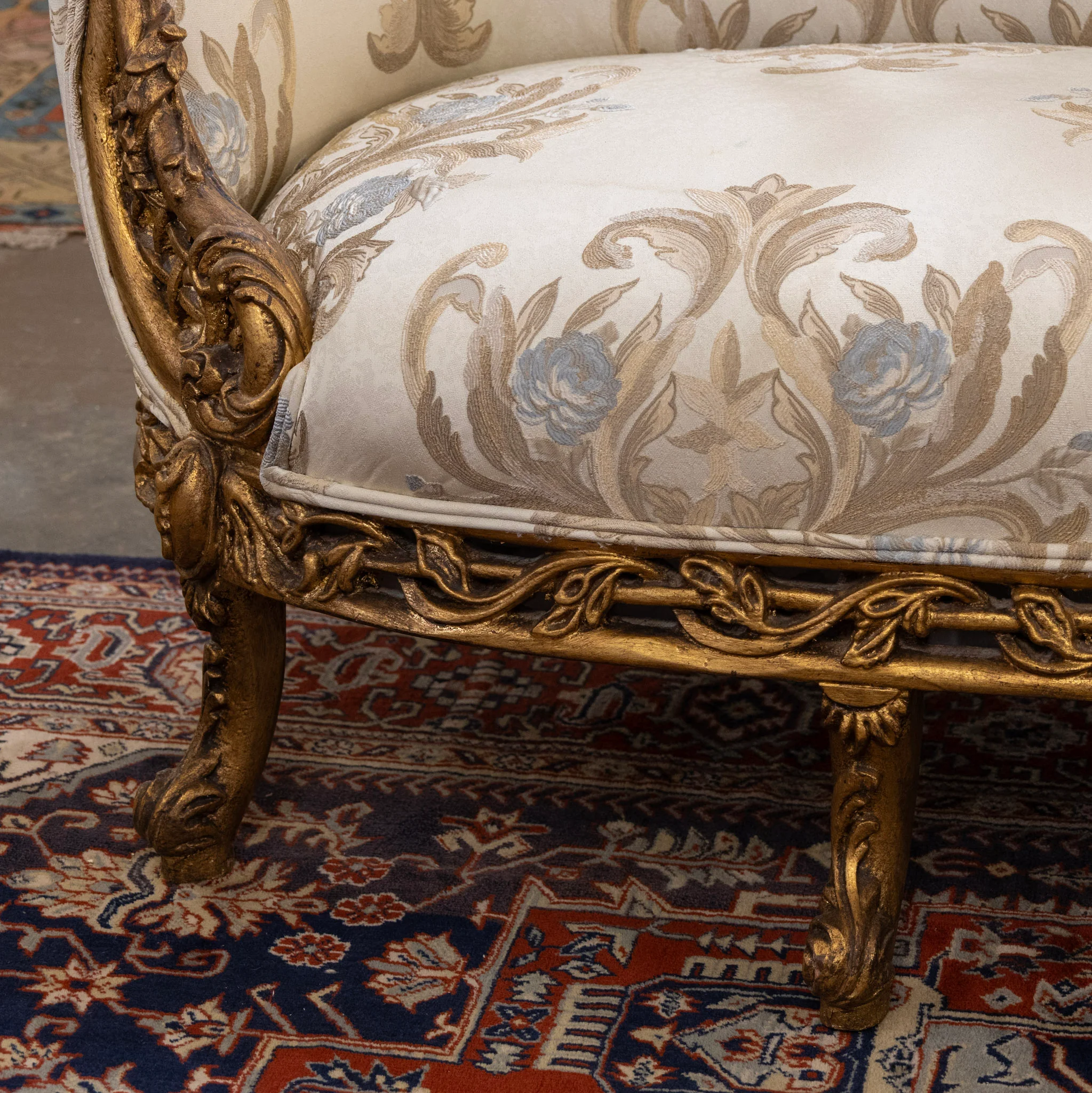 Louis XV Gilded Sofa – Carved Floral Frame & Cream Damask Upholstery - Image 5