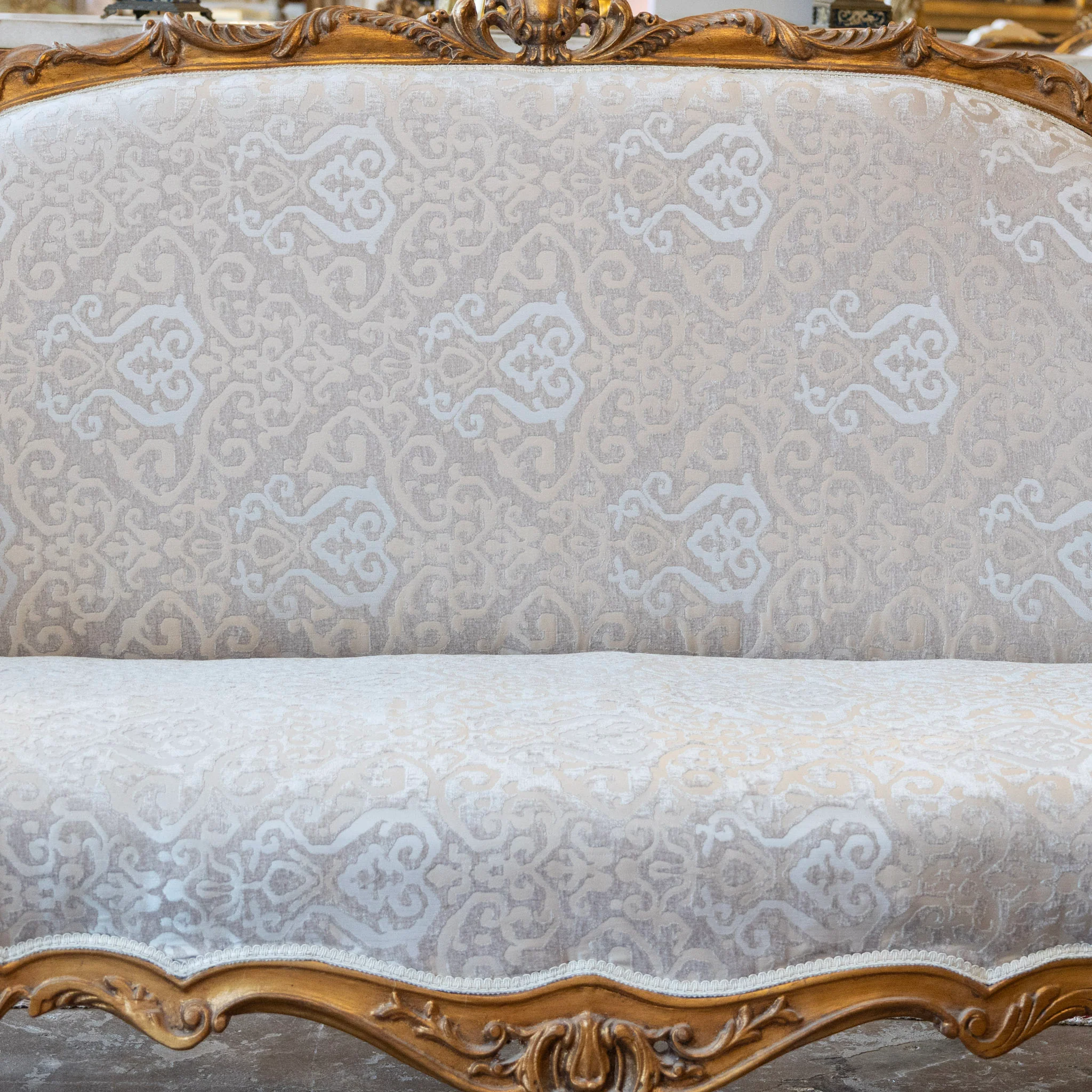 Louis XV Gilded Sofa – Carved Frame & Cream Damask Upholstery - Image 4
