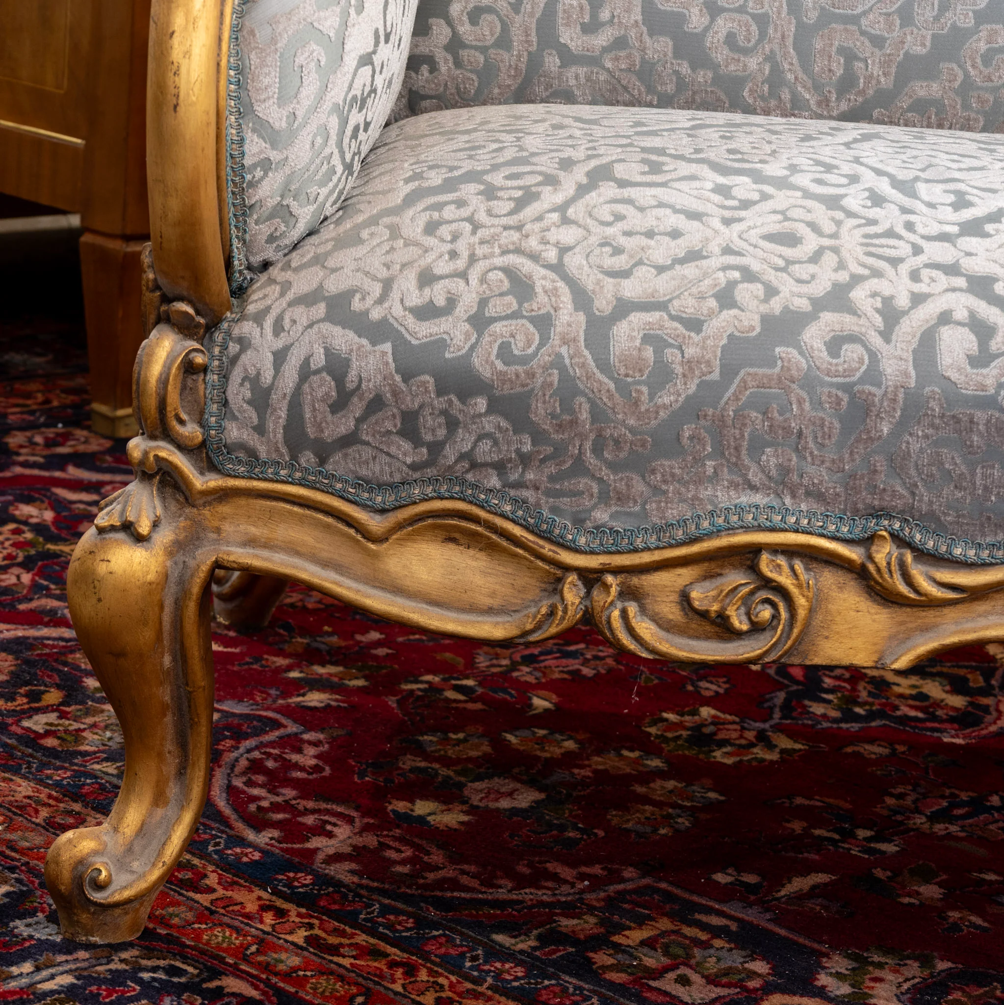 Louis XV Gilded Sofa – Detailed Carvings & Blue Damask Upholstery - Image 6