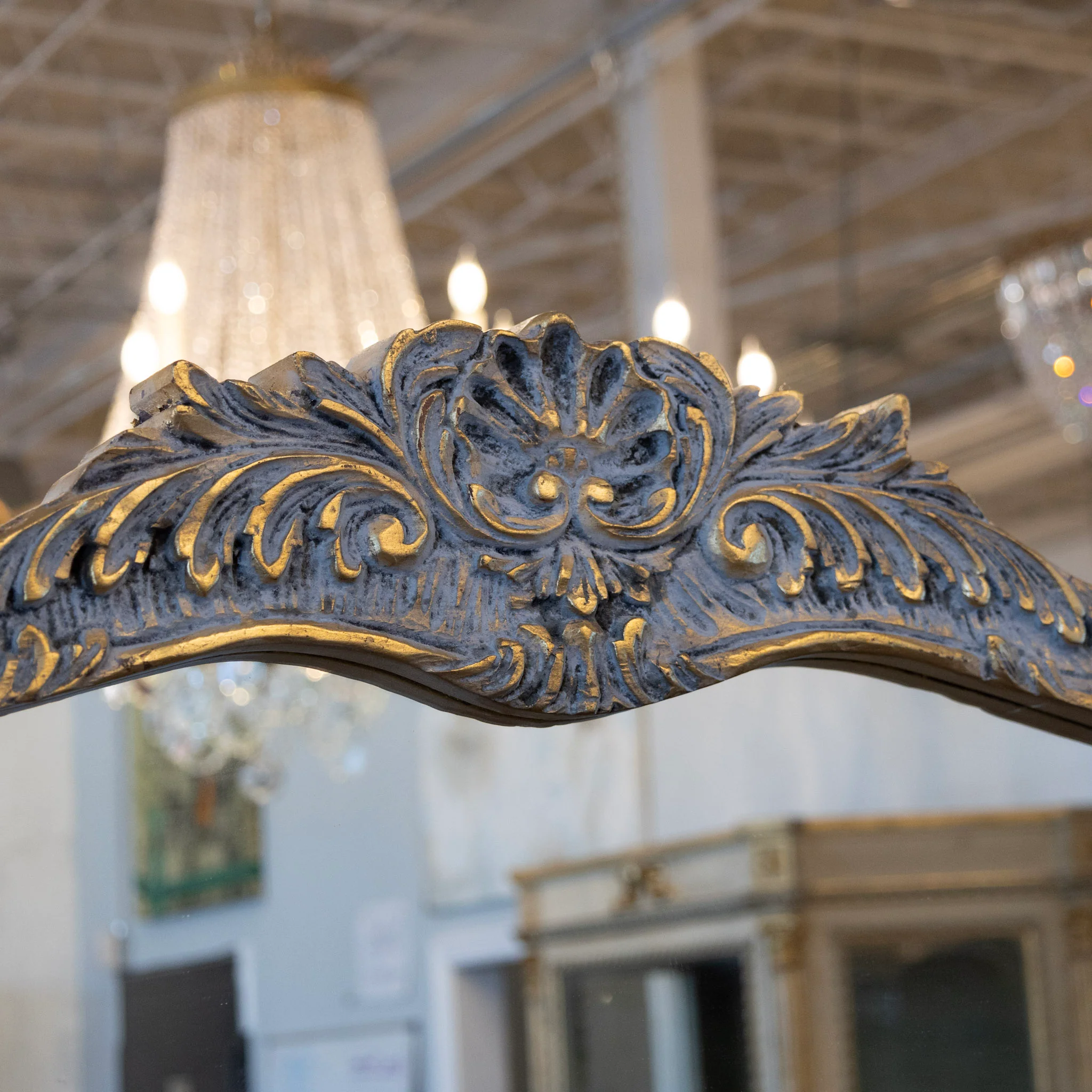 Louis XV Gilded Tall Dressing Mirror – Carved Crest & Fluted Columns - Image 7