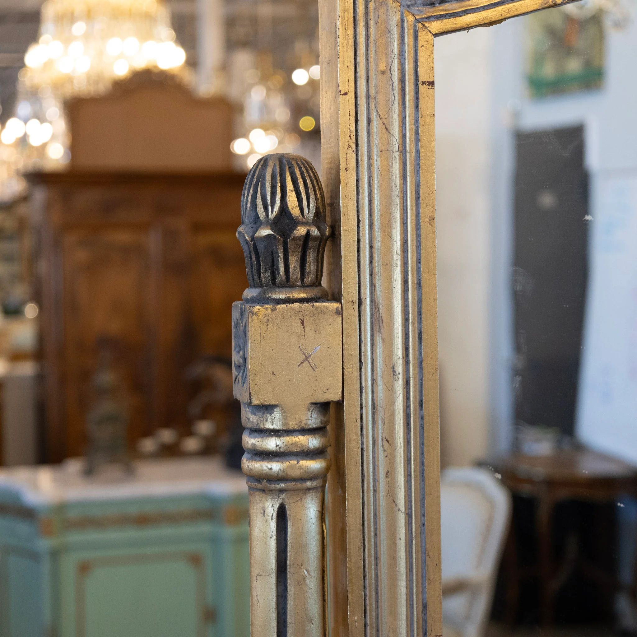 Louis XV Gilded Tall Dressing Mirror – Carved Crest & Fluted Columns - Image 9