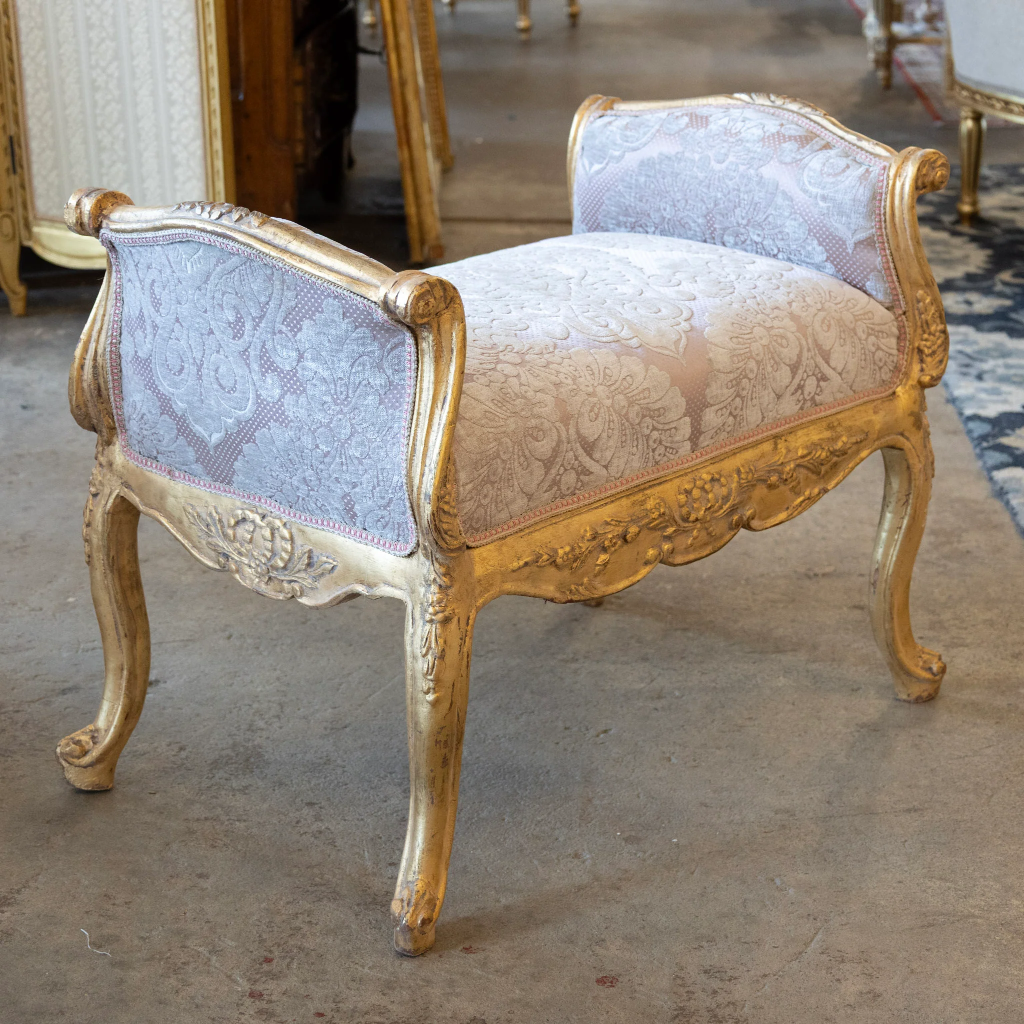 Louis XV Gilded Vanity Bench – Pink Damask Upholstery - Image 2