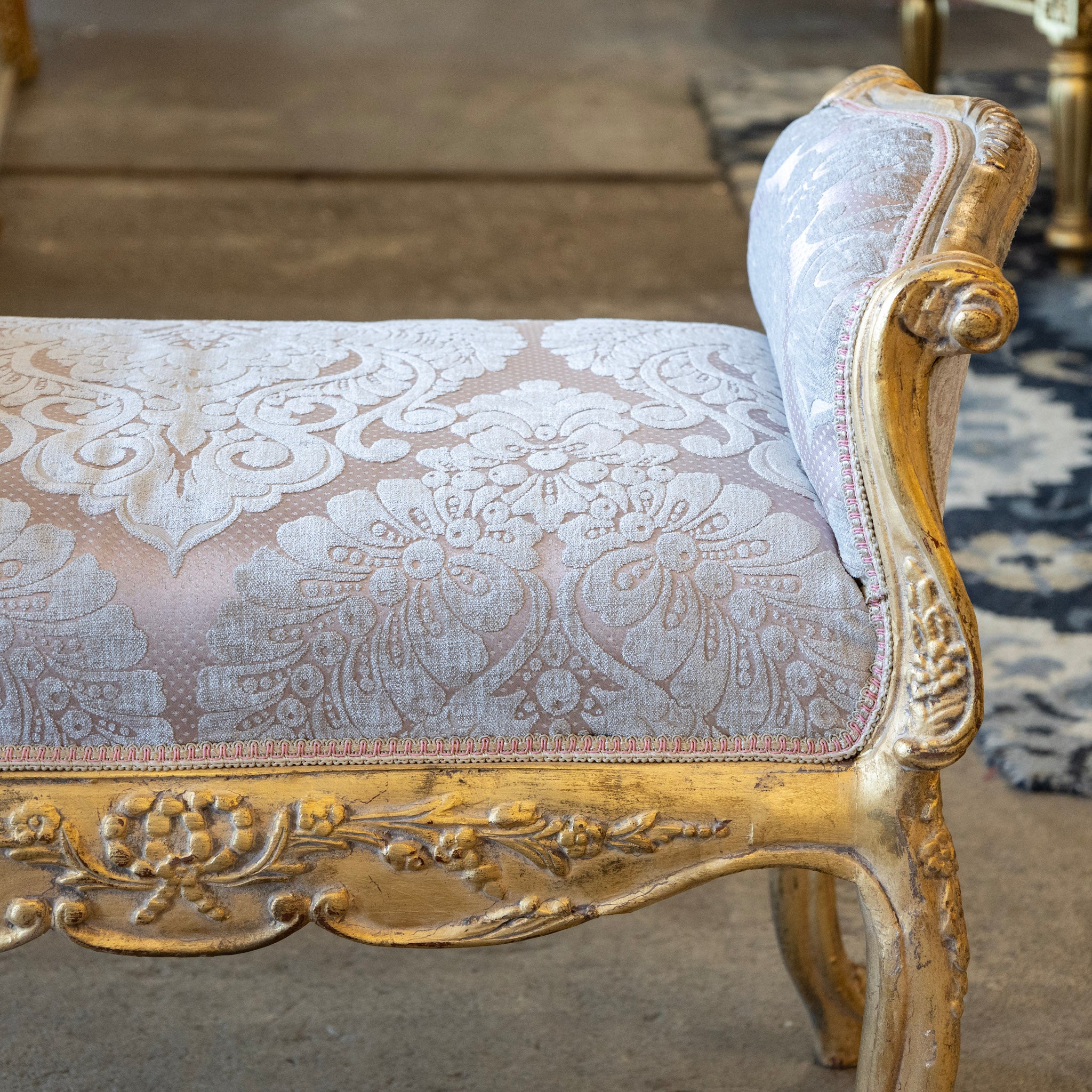 Louis XV Gilded Vanity Bench – Pink Damask Upholstery - Image 3