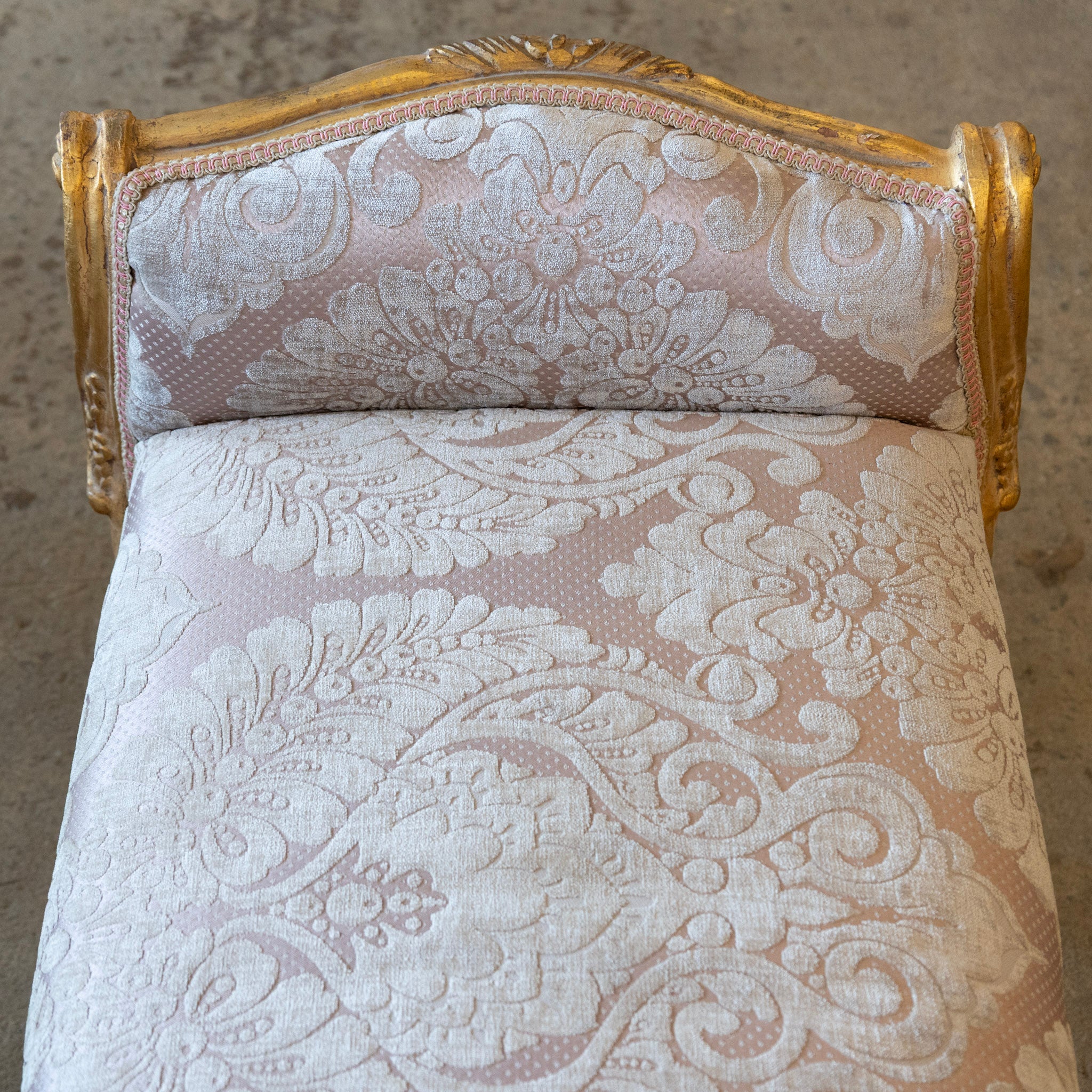 Louis XV Gilded Vanity Bench – Pink Damask Upholstery - Image 6