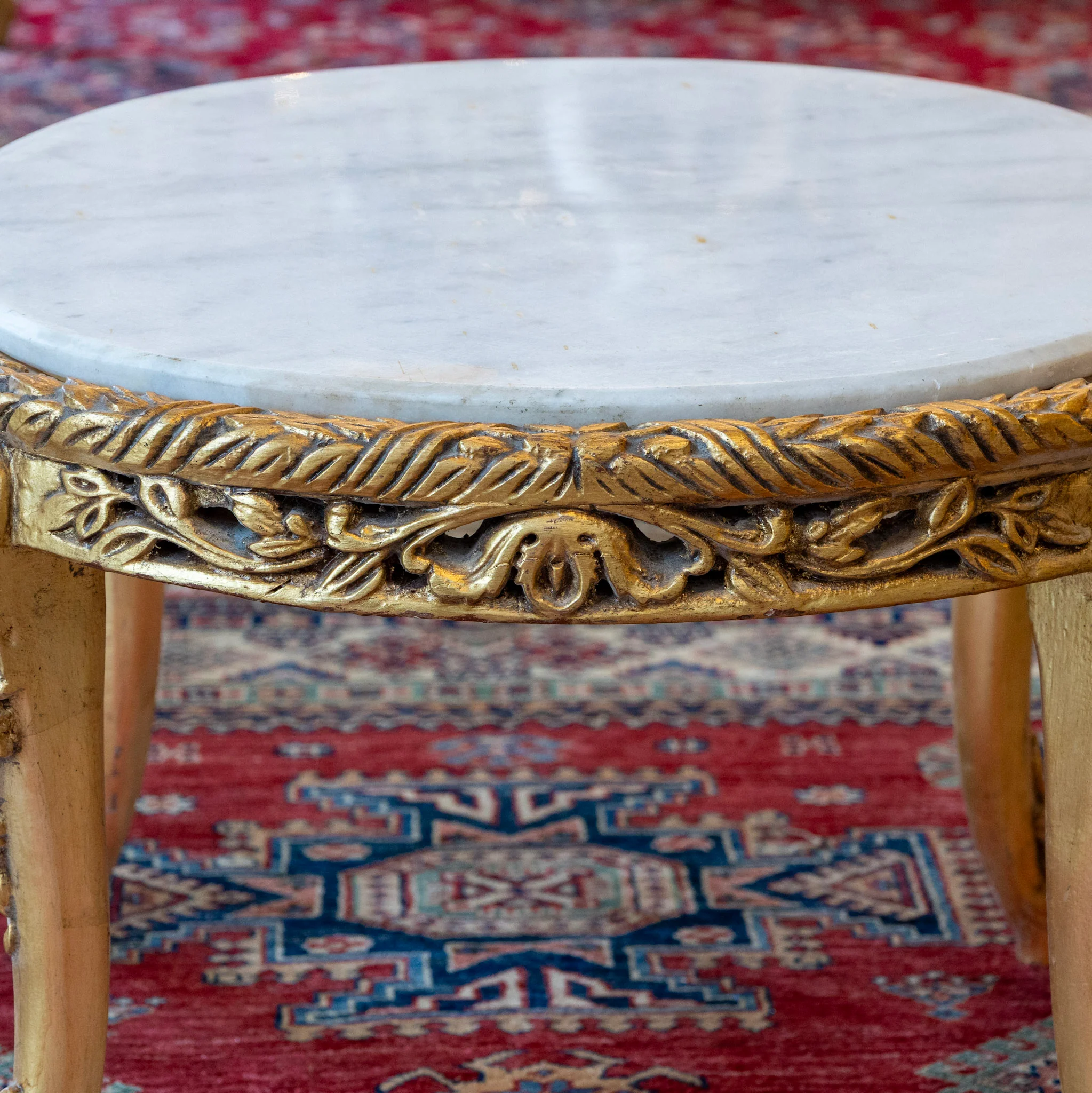 Louis XV Round Gilded Coffee Table – Carved Base & White Marble Top - Image 4