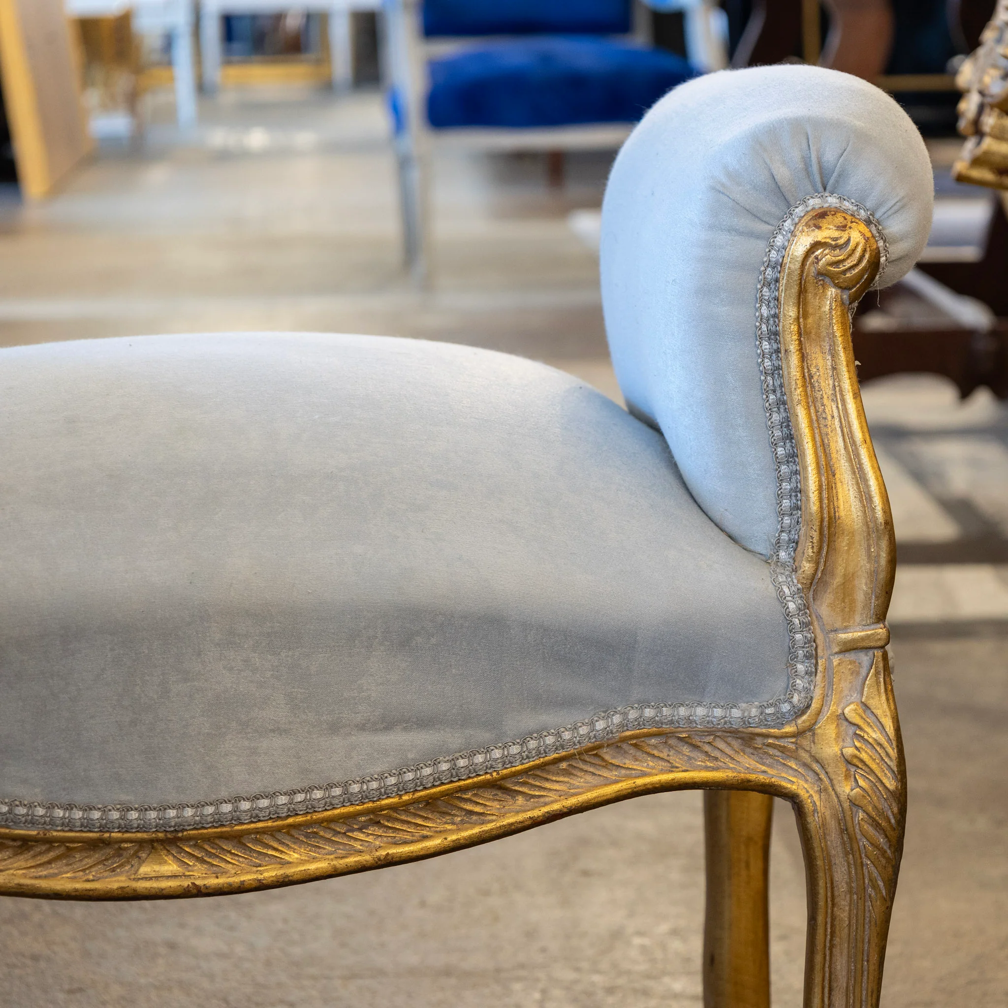 Louis XV Vanity Bench – Gilded Frame & Pale Blue Velvet Upholstery - Image 3