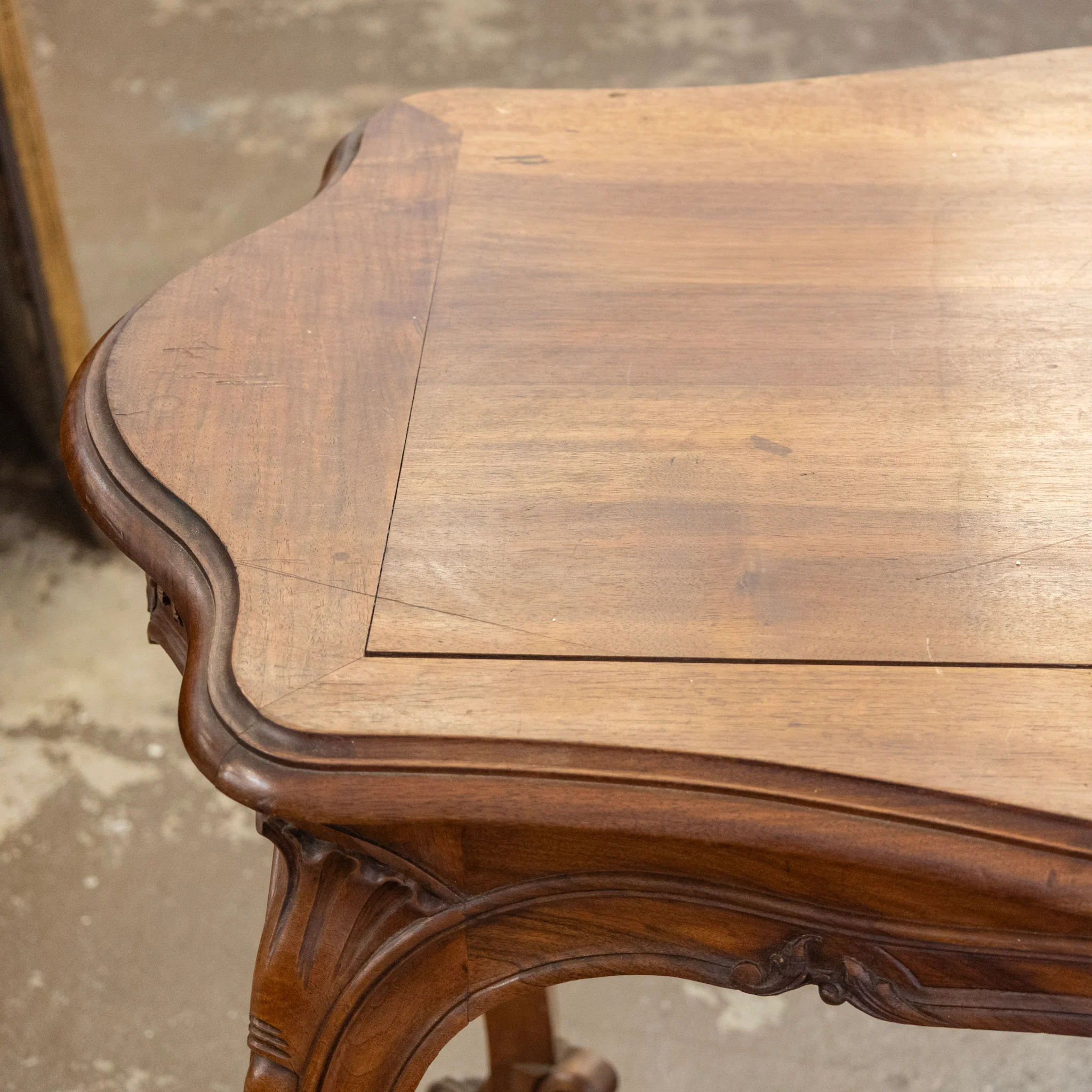 Louis XV Walnut Writing desk – Cabriole Legs & Carved Detailing - Image 10