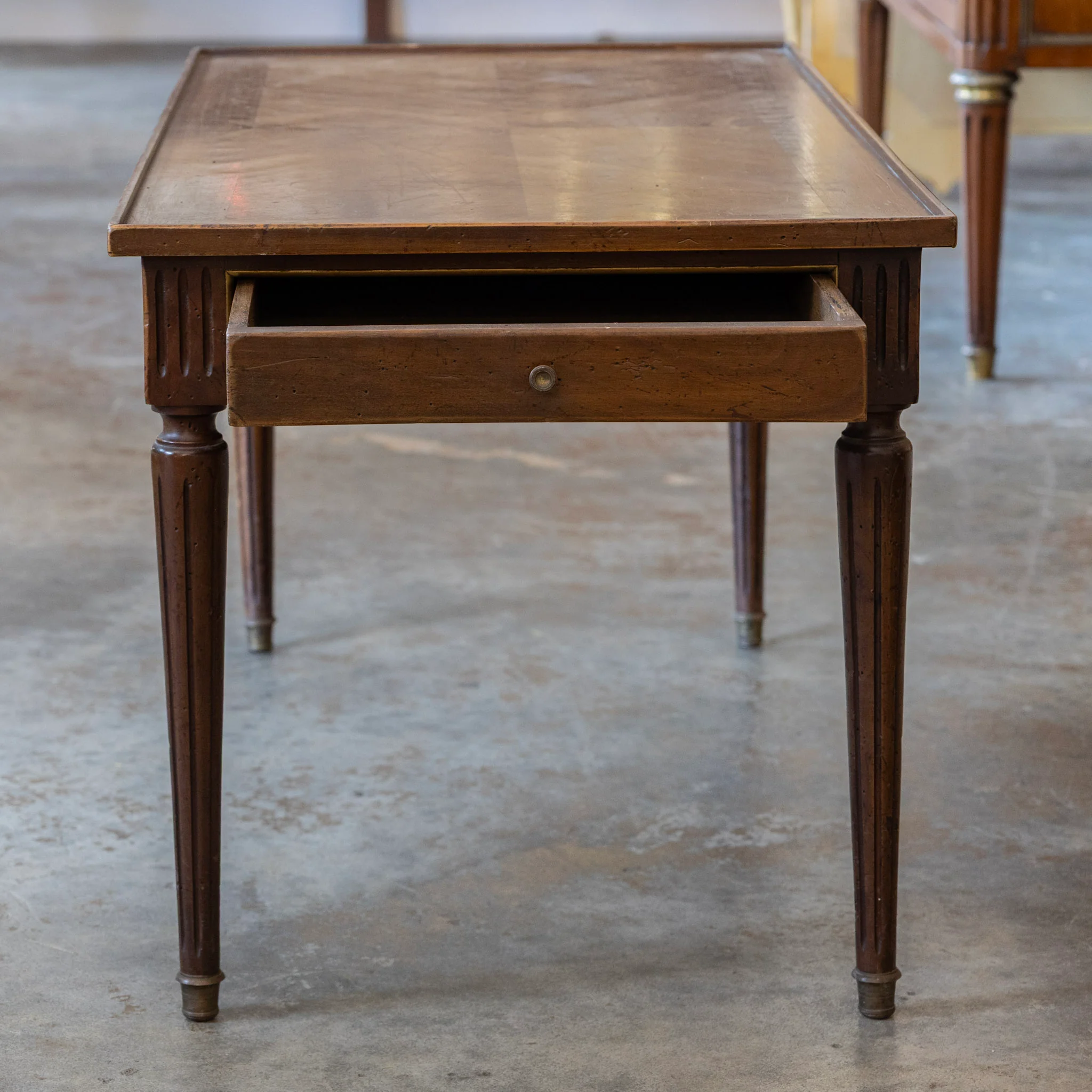 Louis XV Walnut Coffee Table – Slide-Out Leather Panel & Chevron Inlay - Image 4