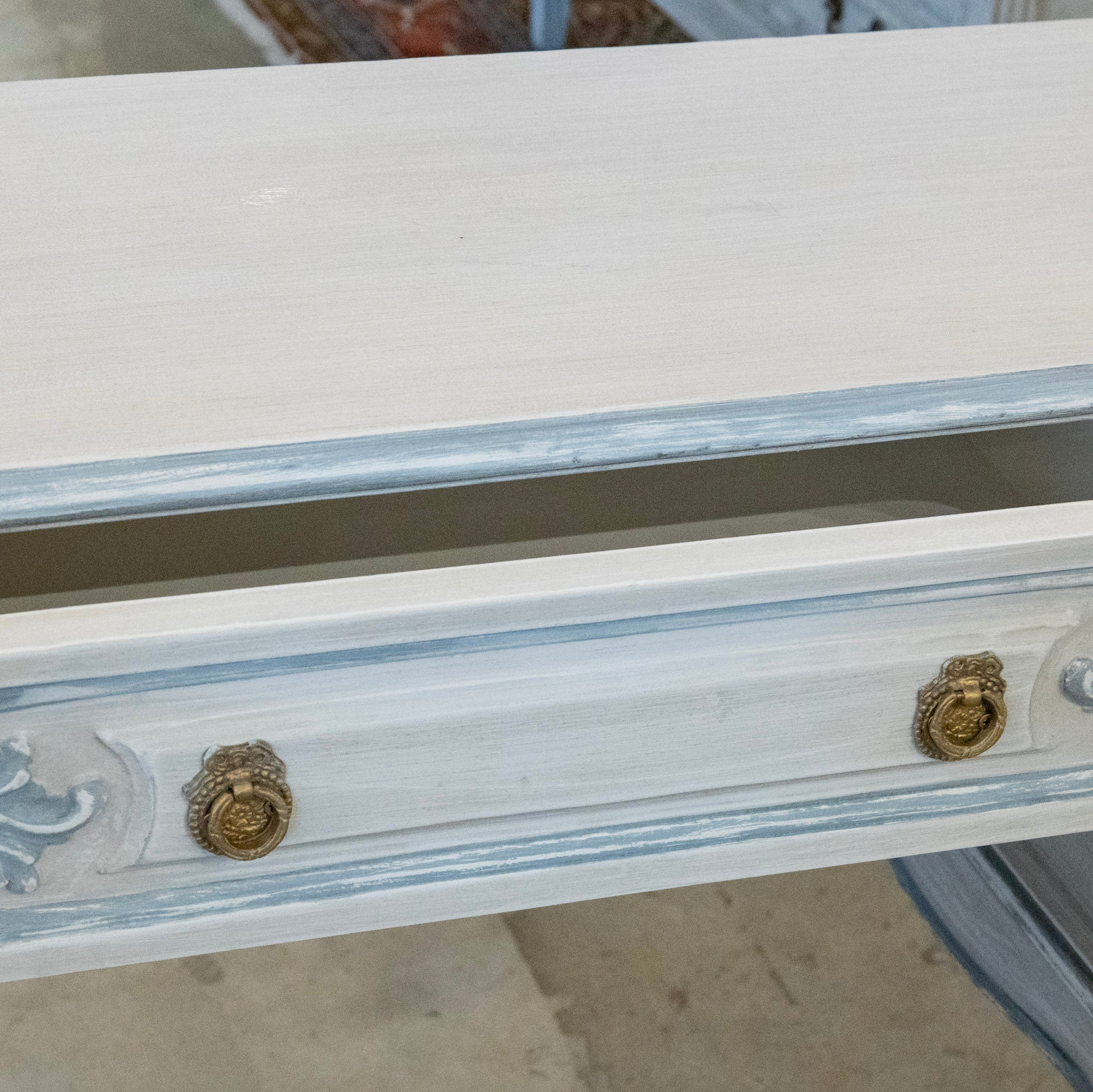 Louis XV White Vanity with Blue Trim – Carved Apron & Small Brass Pulls - Image 8