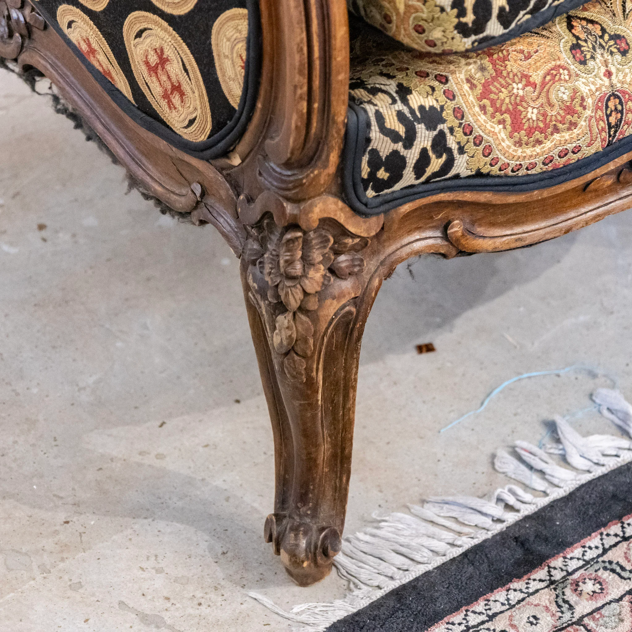 Louis XV Wood Sofa – Carved Trim & Leopard Damask Upholstery - Image 17