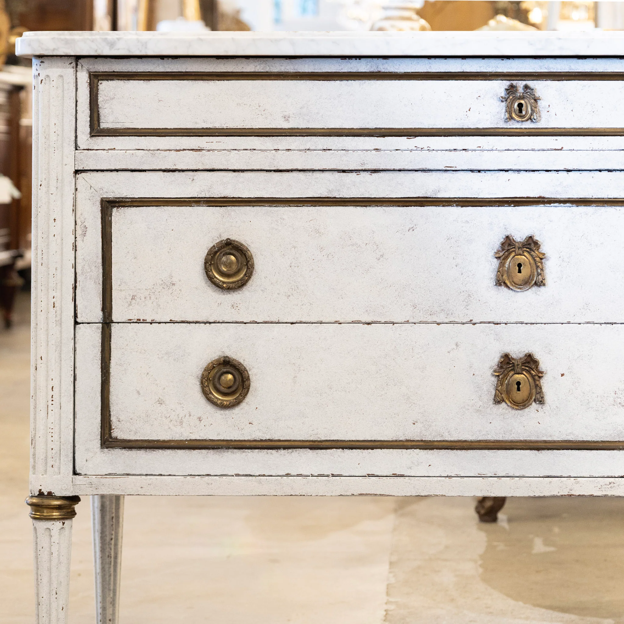 Louis XVI 3-Drawer Chest – White Distressed Finish with Marble Top - Image 4
