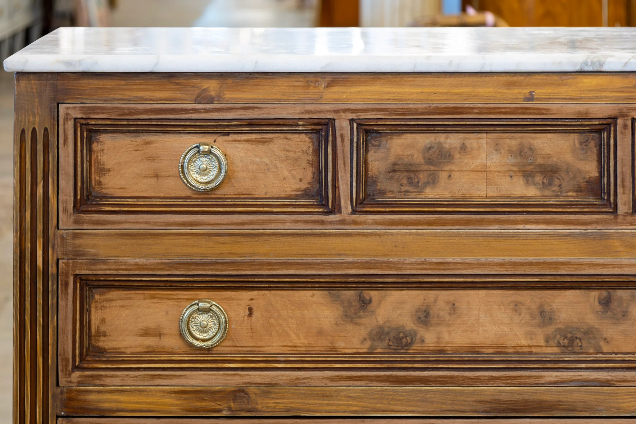 Louis XVI 3-Drawer Chest – Honey Burl Wood & Marble Top - Image 4