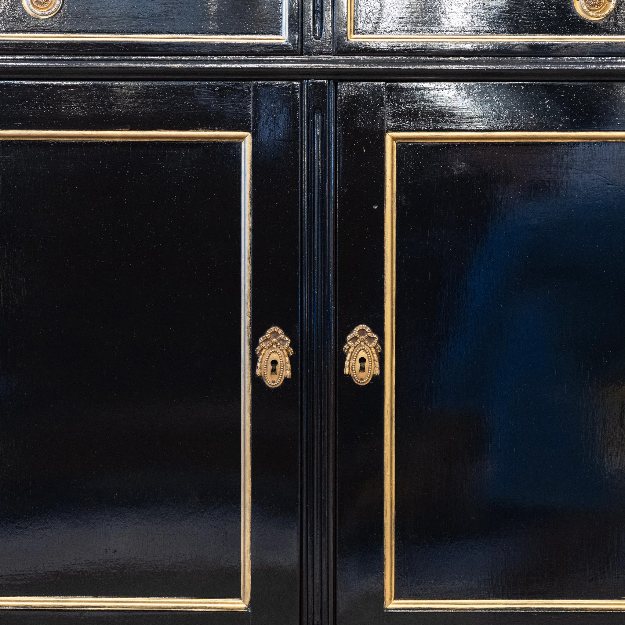 Louis XVI Black Lacquer Sideboard – Gold Inlay & White Marble Top - Image 11