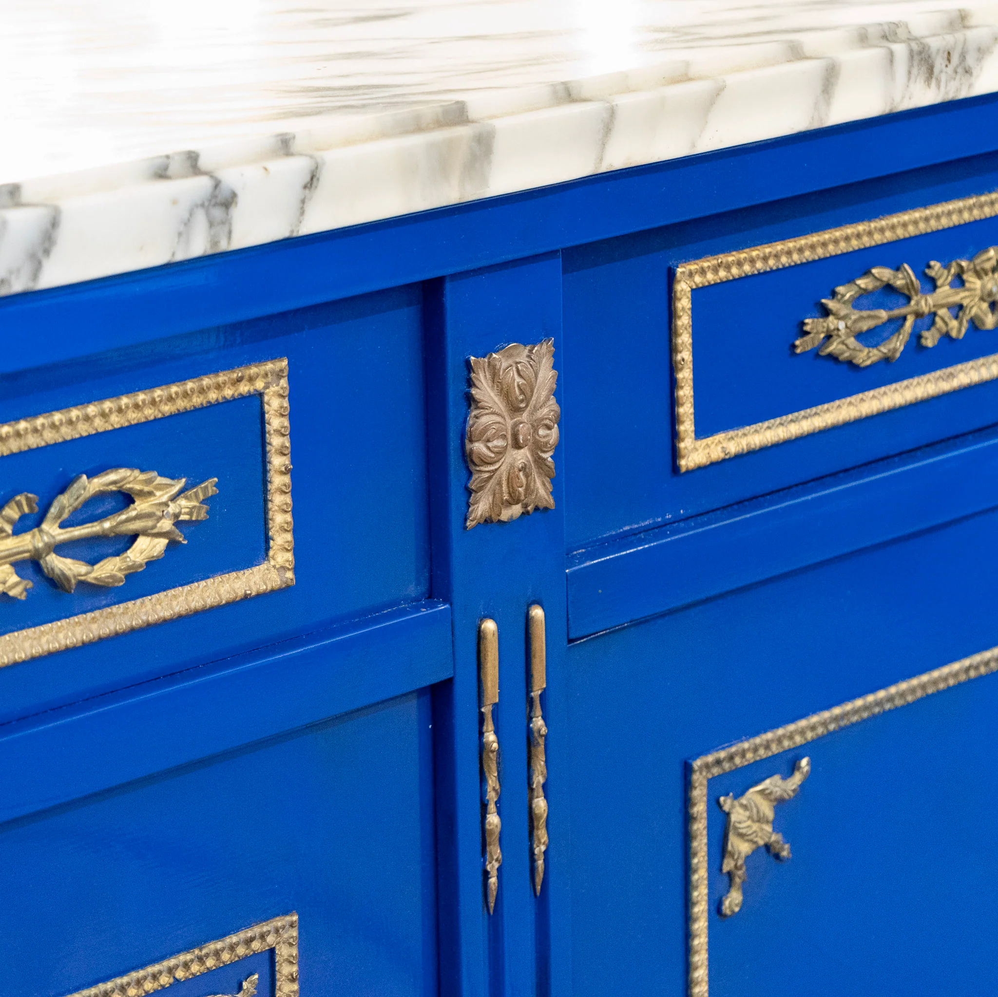 Louis XVI Blue Lacquer Demilune Sideboard - White Marble Top & Brass Trim - Image 7