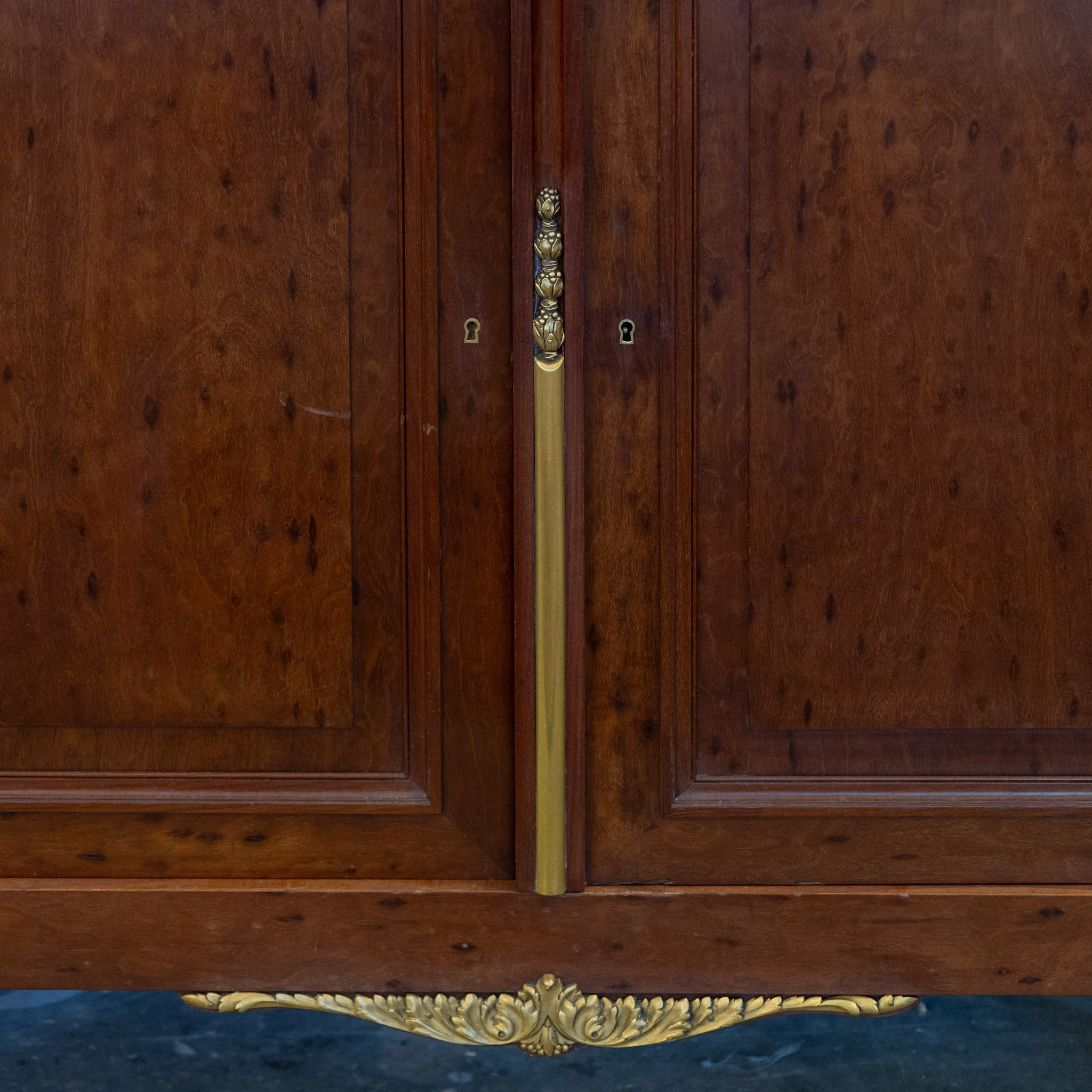 Louis XVI Burl Walnut Demilune Sideboard – Calacatta Vagli Oro Marble Top & Bronze Ormolu - Image 10