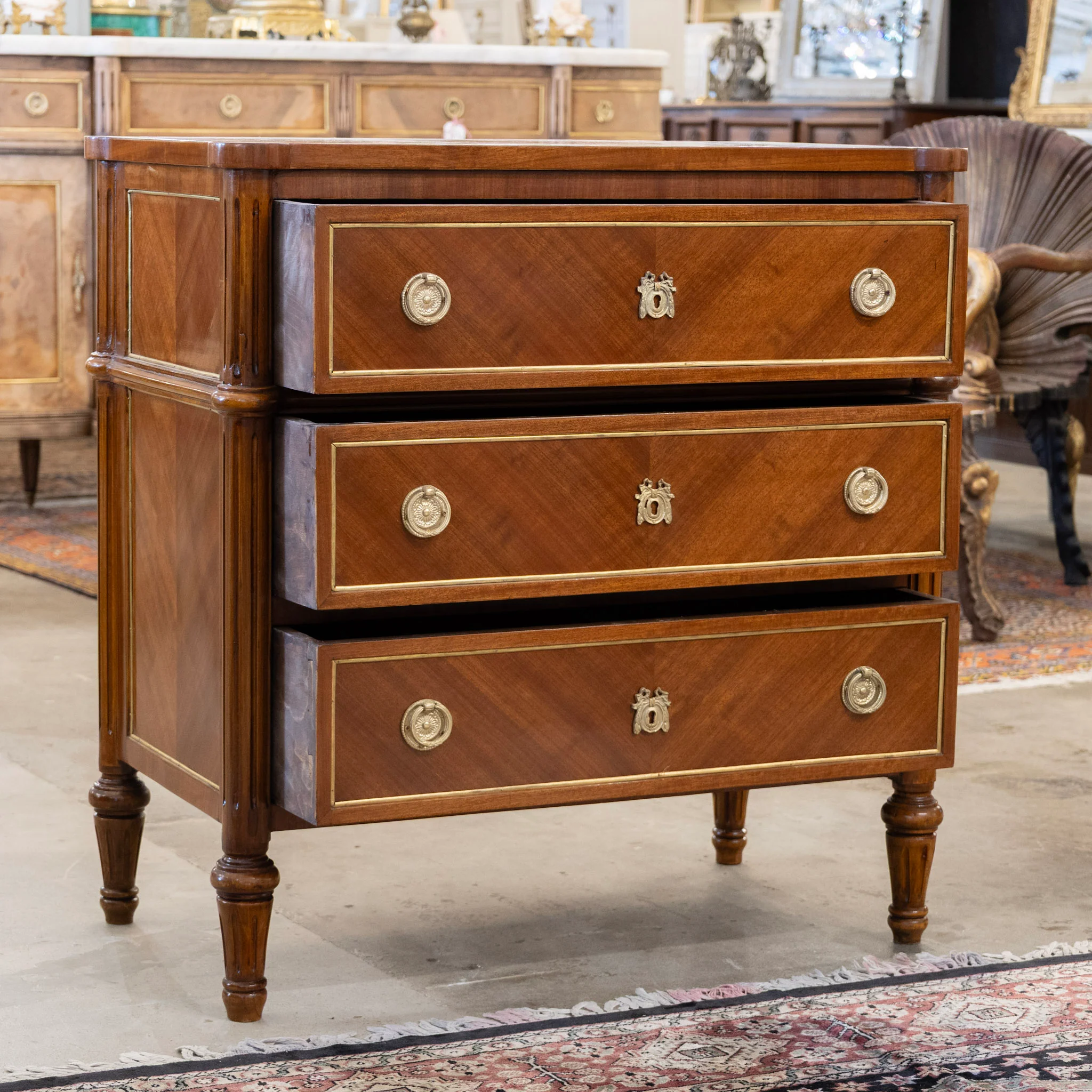 Louis XVI Burl Wood 3-Drawer Nightstand – Rounded Corners and Gold Inlay - Image 3
