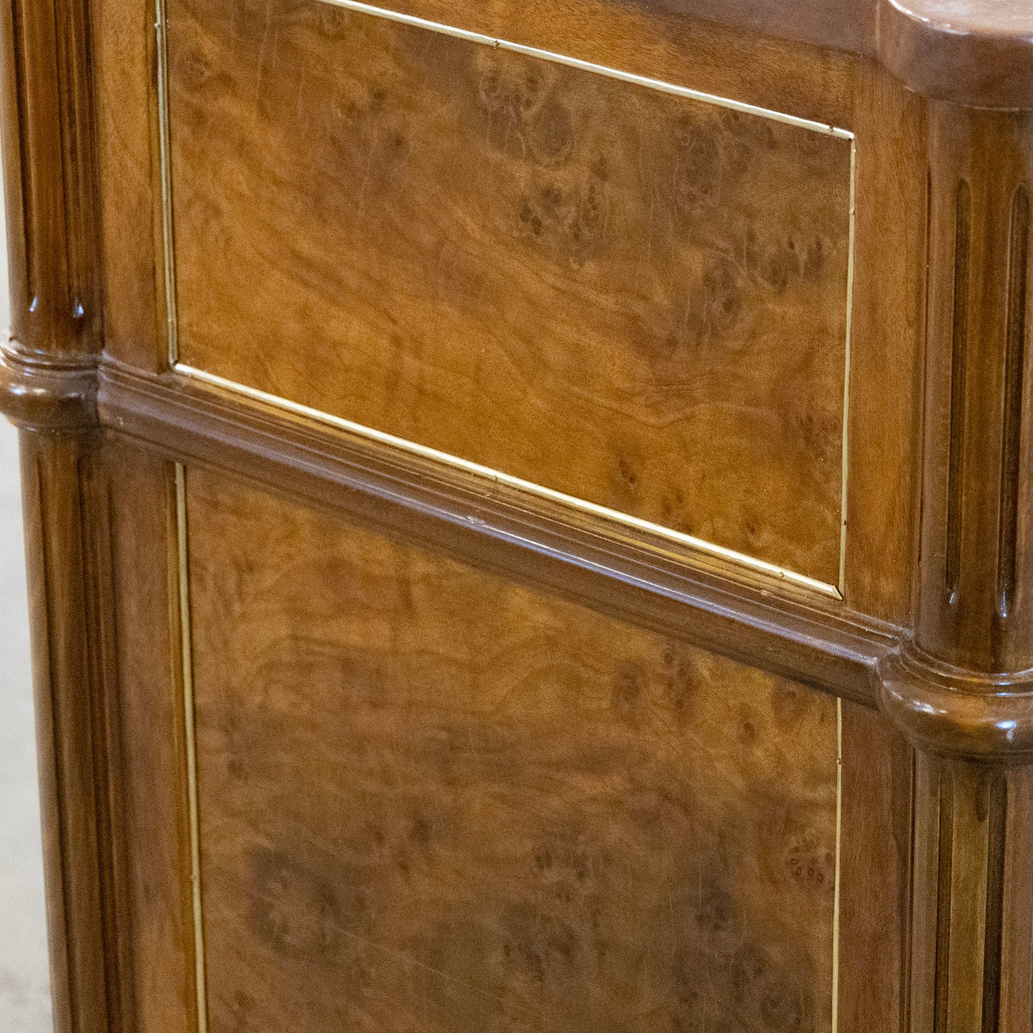 Louis XVI Burl Wood Chest – Brass Inlay and Hardware - Image 11