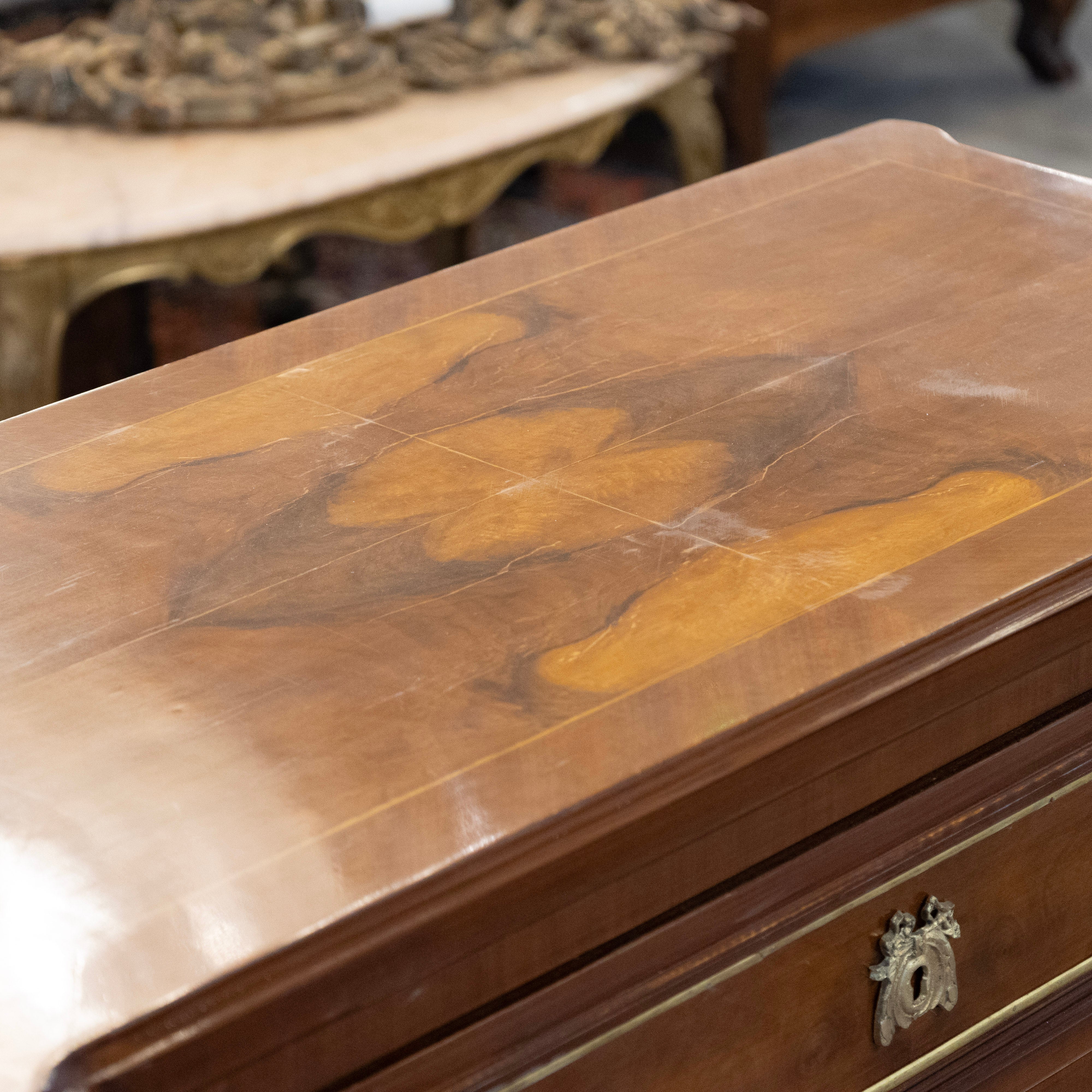 Louis XVI Burl Wood Chest – Brass Inlay Trim & Bow Hardware - Image 5
