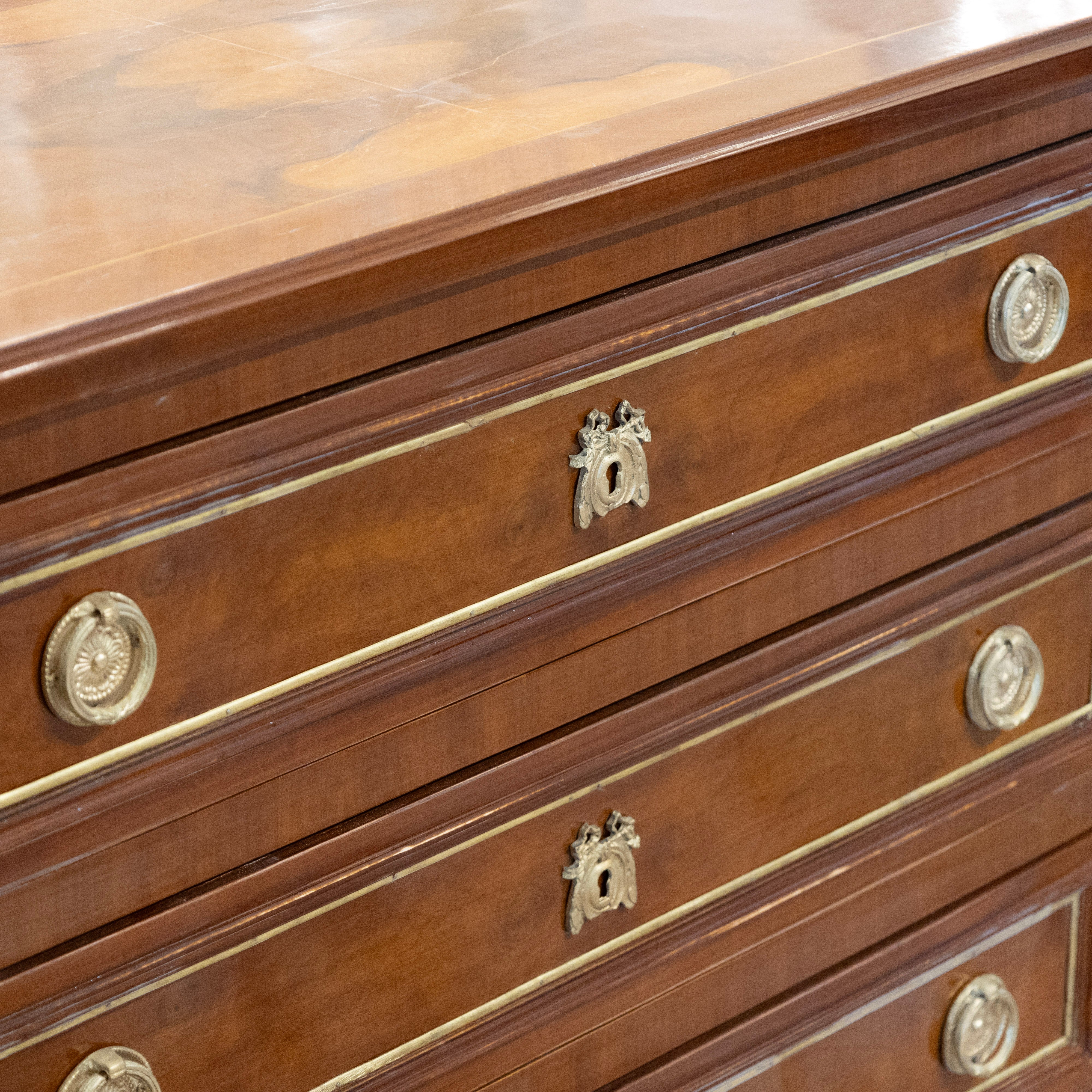 Louis XVI Burl Wood Chest – Brass Inlay Trim & Bow Hardware - Image 6