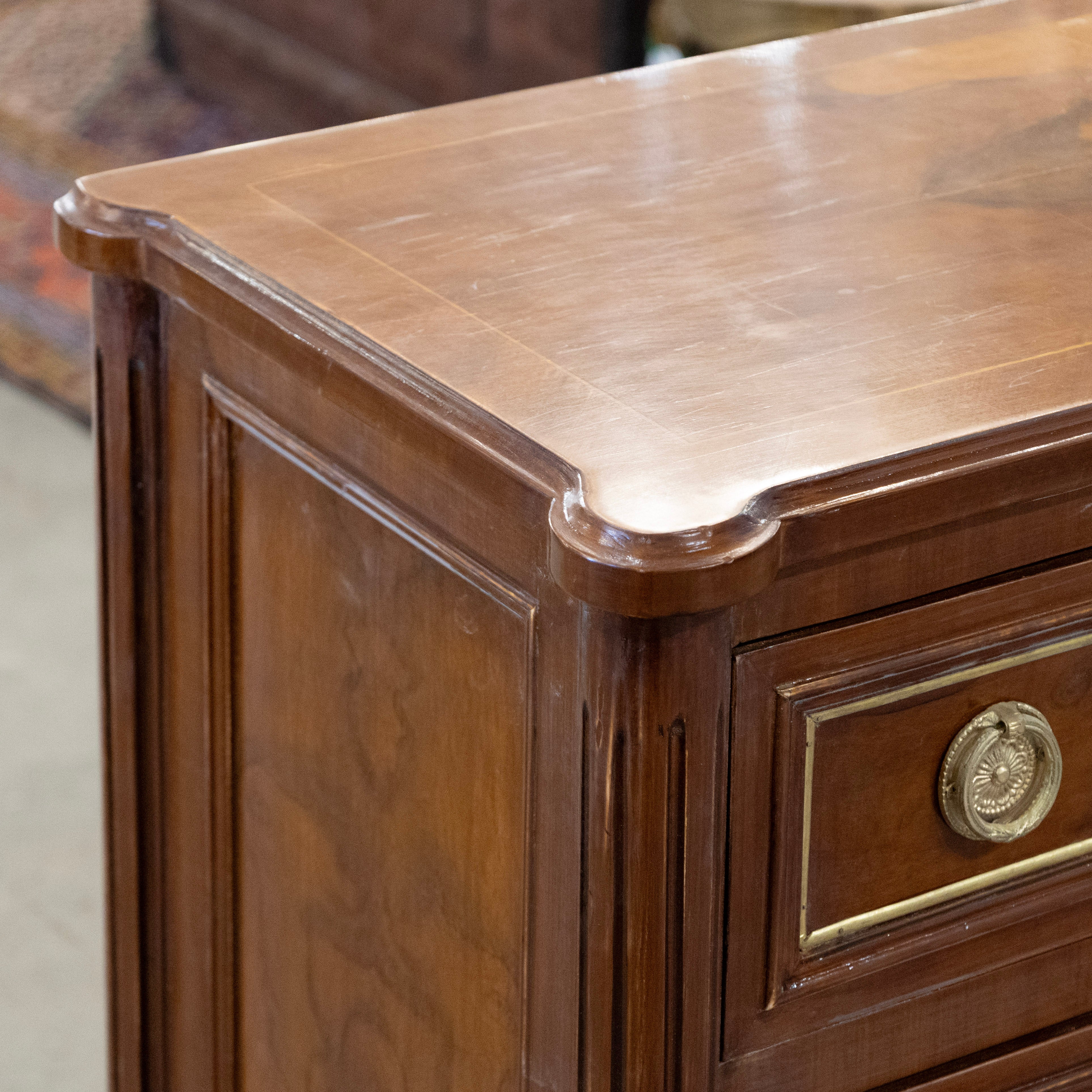 Louis XVI Burl Wood Chest – Brass Inlay Trim & Bow Hardware - Image 8