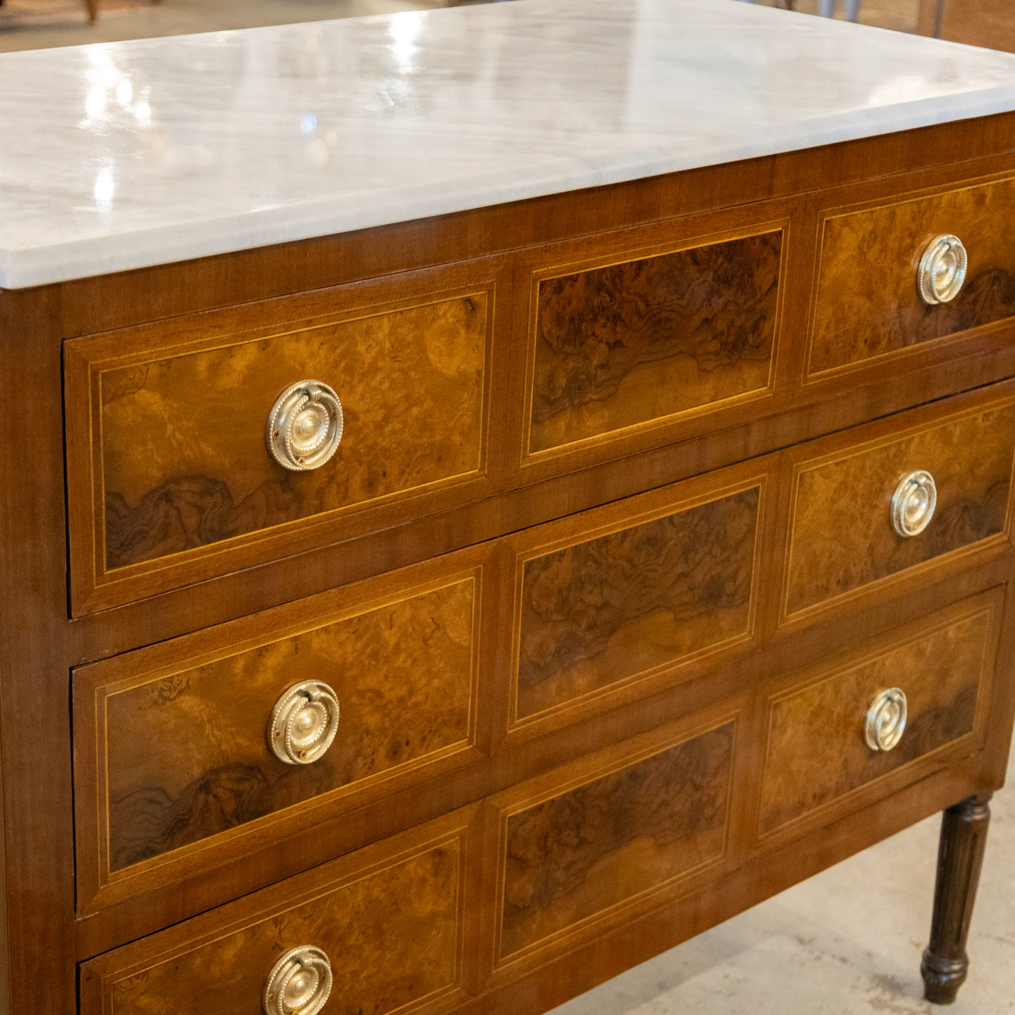 Louis XVI Burl Wood Chest – White Marble Top & Wood Inlay - Image 15