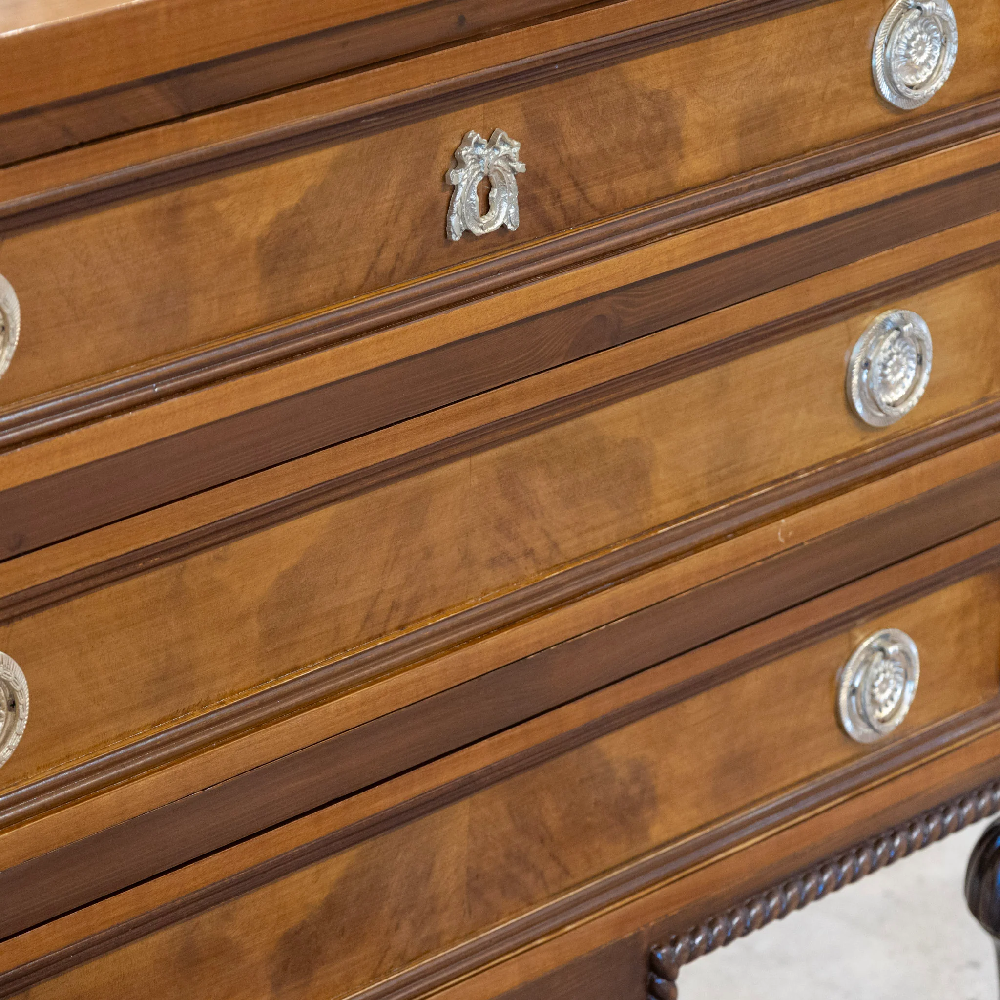 Louis XVI Burl Wood Chest with Ballerina Legs & Bow Hardware - Image 5