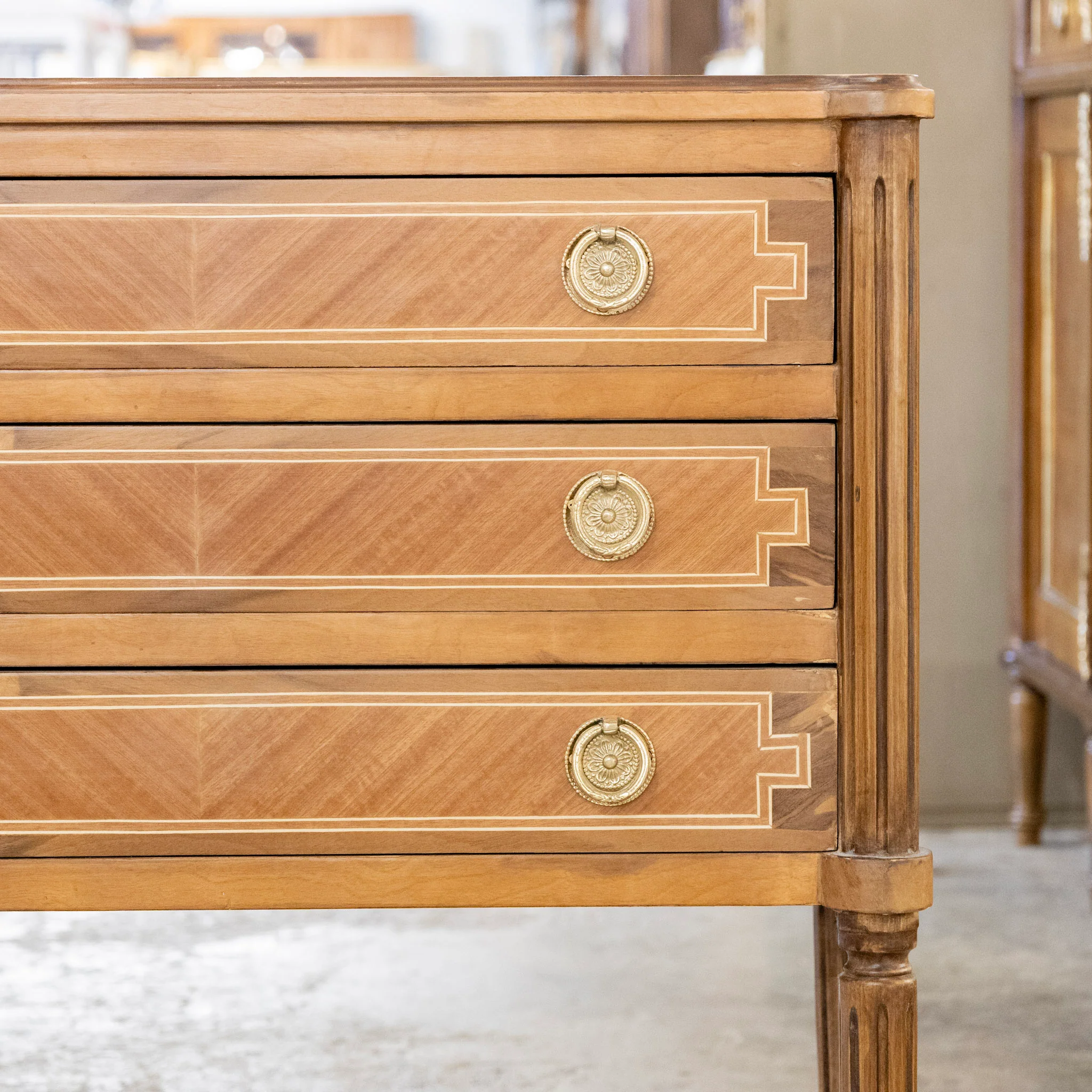 Louis XVI Burl Wood Chest with Inlaid Trim & Round Brass Pulls - Image 4