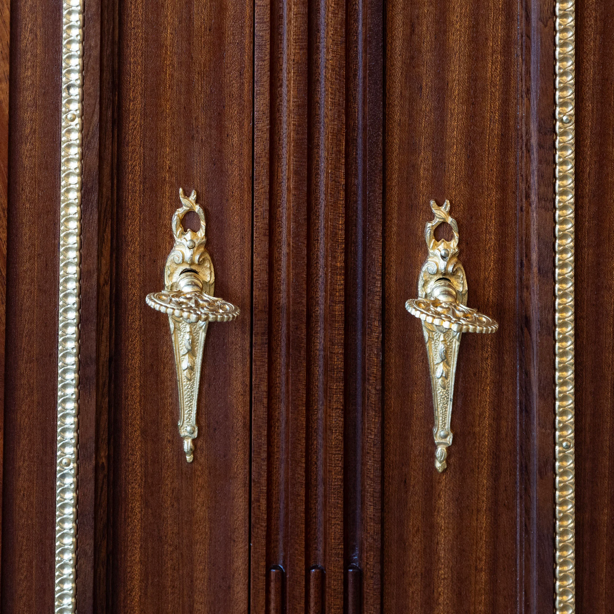 Louis XVI Burl Wood Demilune Sideboard – Gilded Bronze Accents & White Marble Top - Image 16