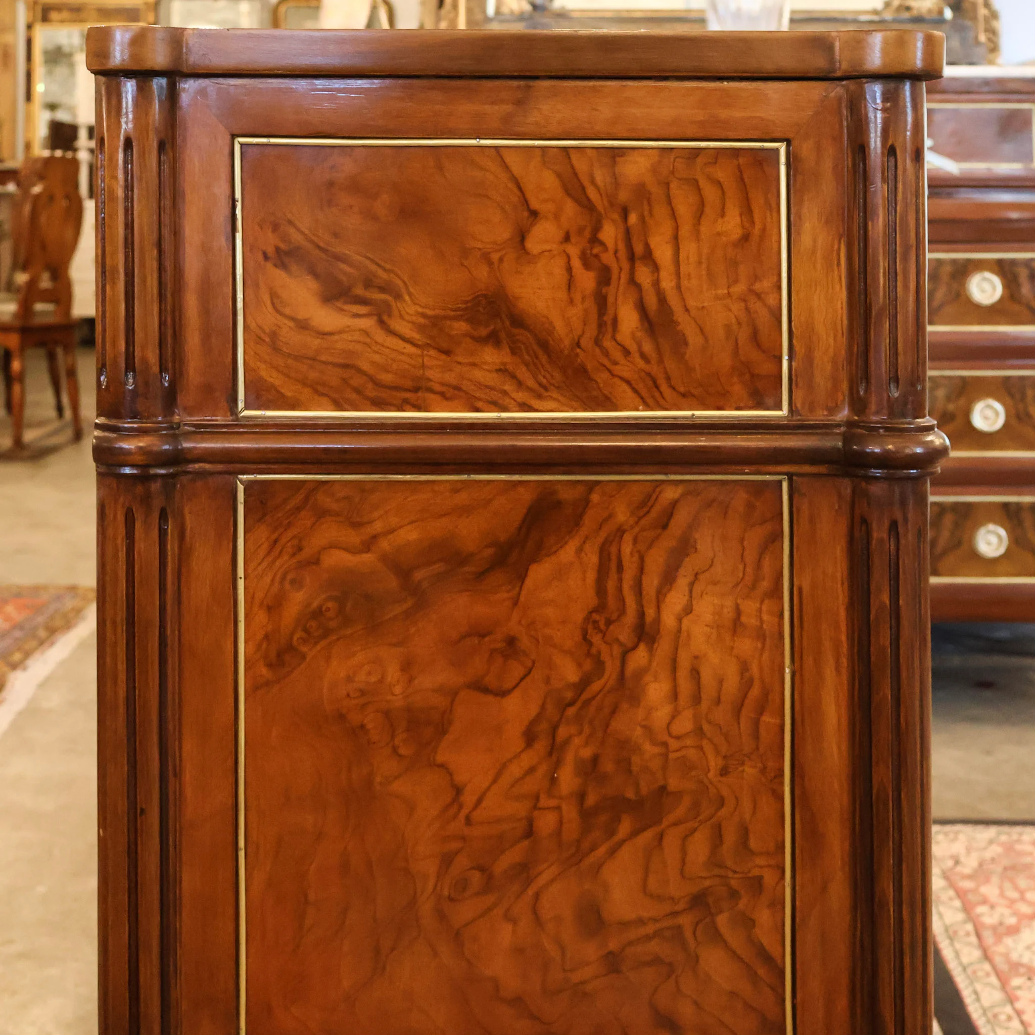 Louis XVI Burl Wood Nightstand – Gilded Trim & Fluted Legs - Image 5