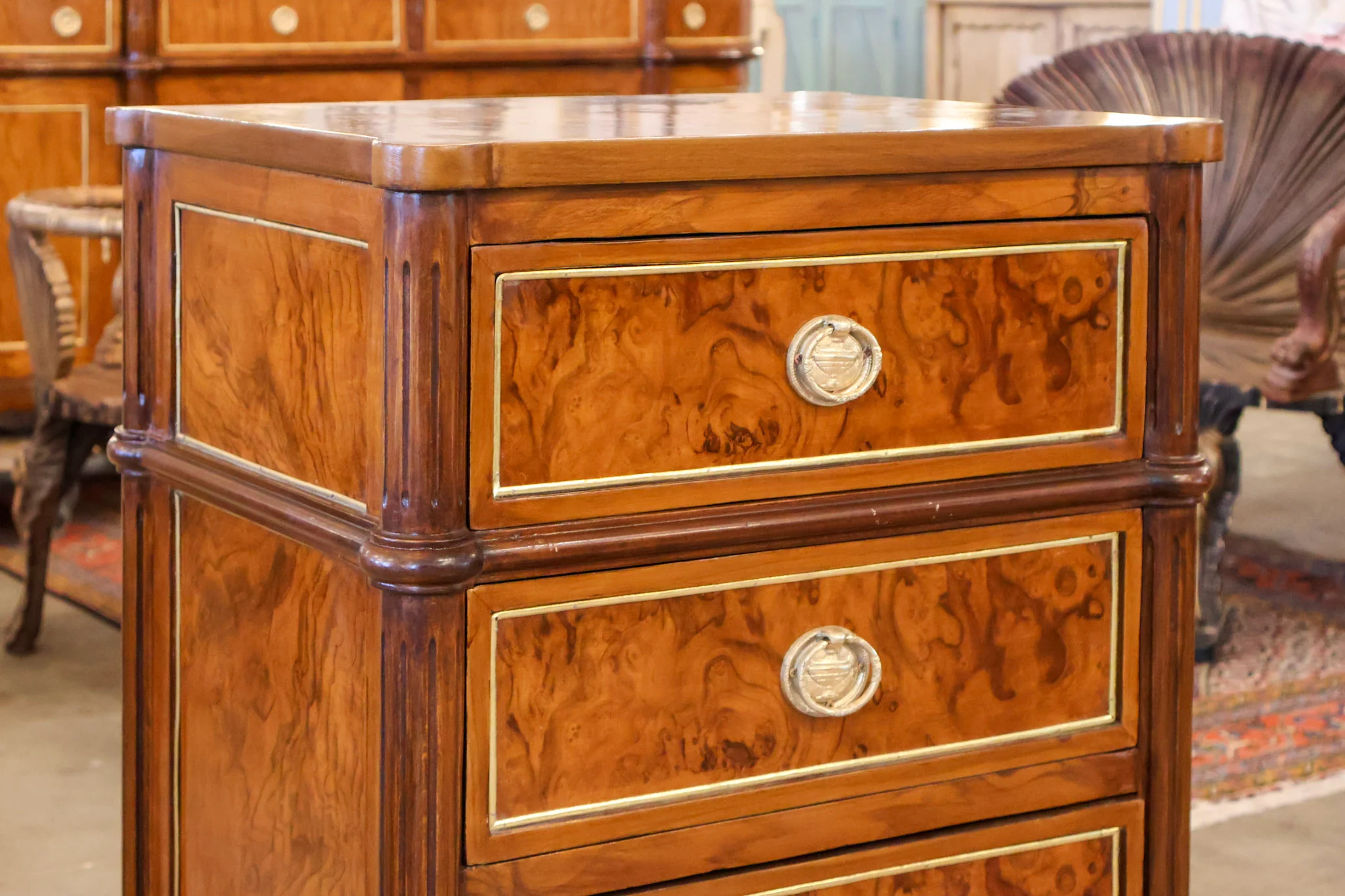 Louis XVI Burl Wood Nightstand – Gilded Trim & Fluted Legs - Image 6