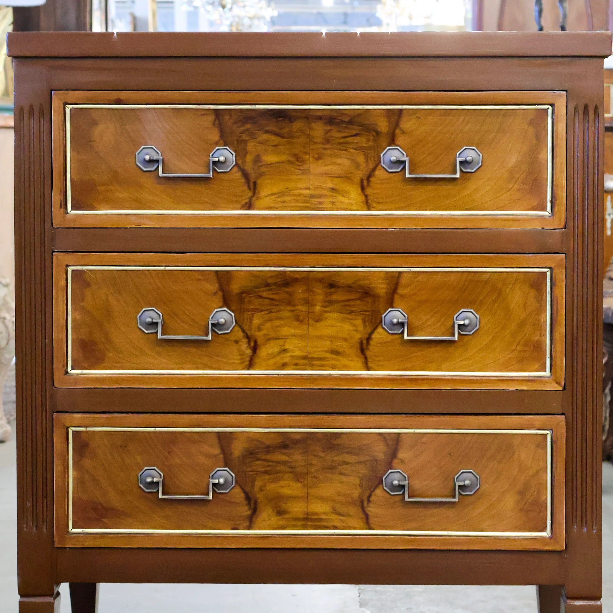 Louis XVI Burl Wood Nightstand with Square Pulls - Image 4